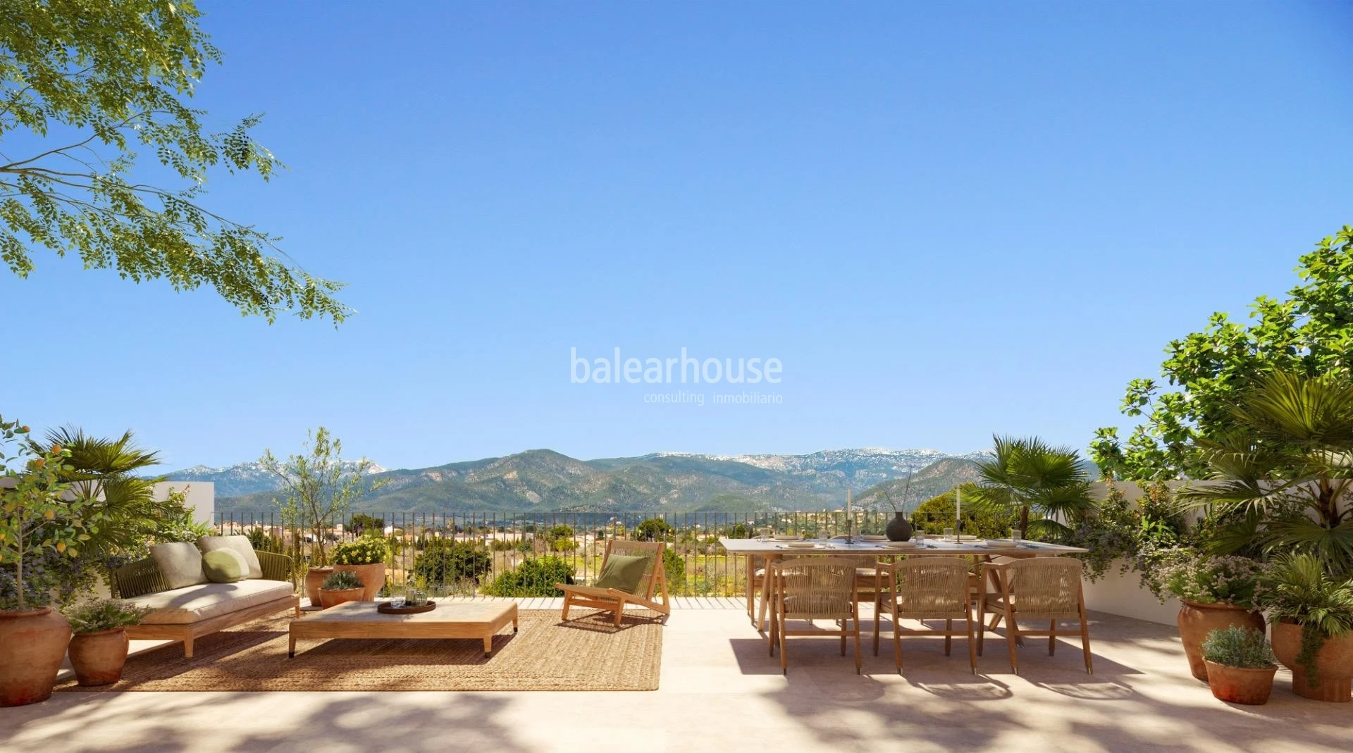 Casas de inspiración tradicional y líneas actuales con jardín, piscina y privilegiadas vistas a la Tramuntana