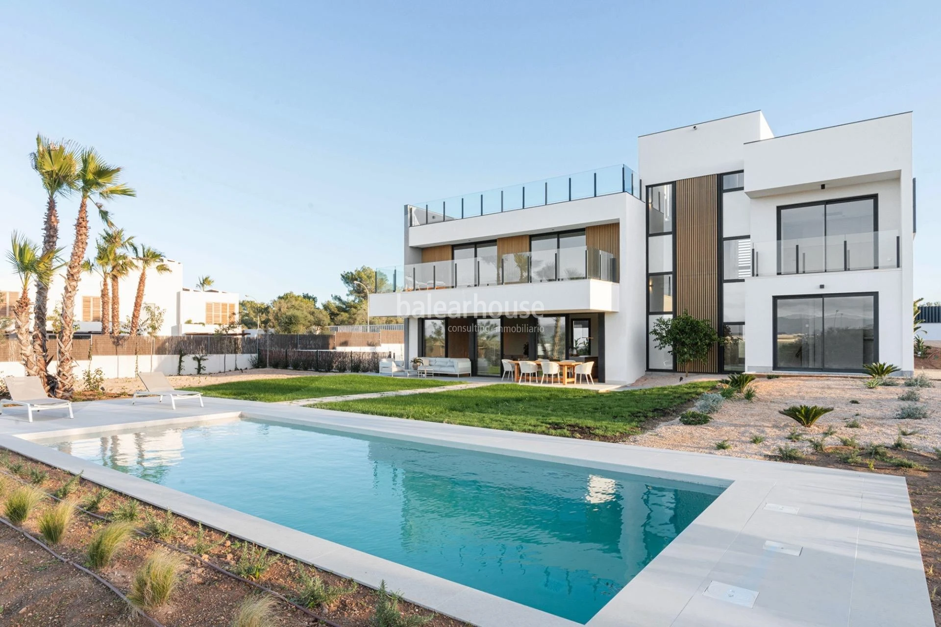 Contemporary and sustainable design with panoramic terraces and views of the Tramuntana