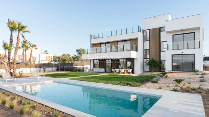 Contemporary and sustainable design with panoramic terraces and views of the Tramuntana