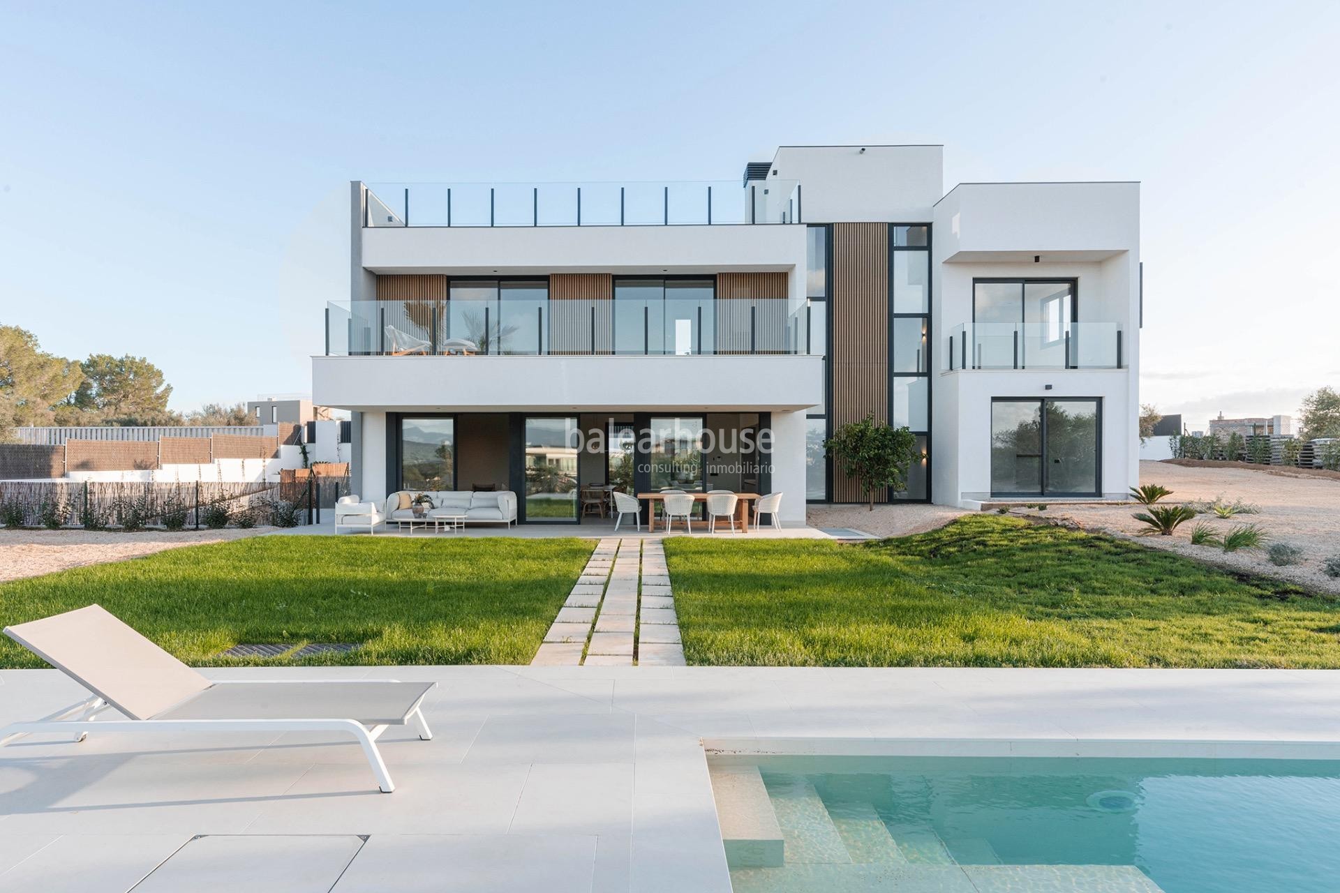 Contemporary and sustainable design with panoramic terraces and views of the Tramuntana
