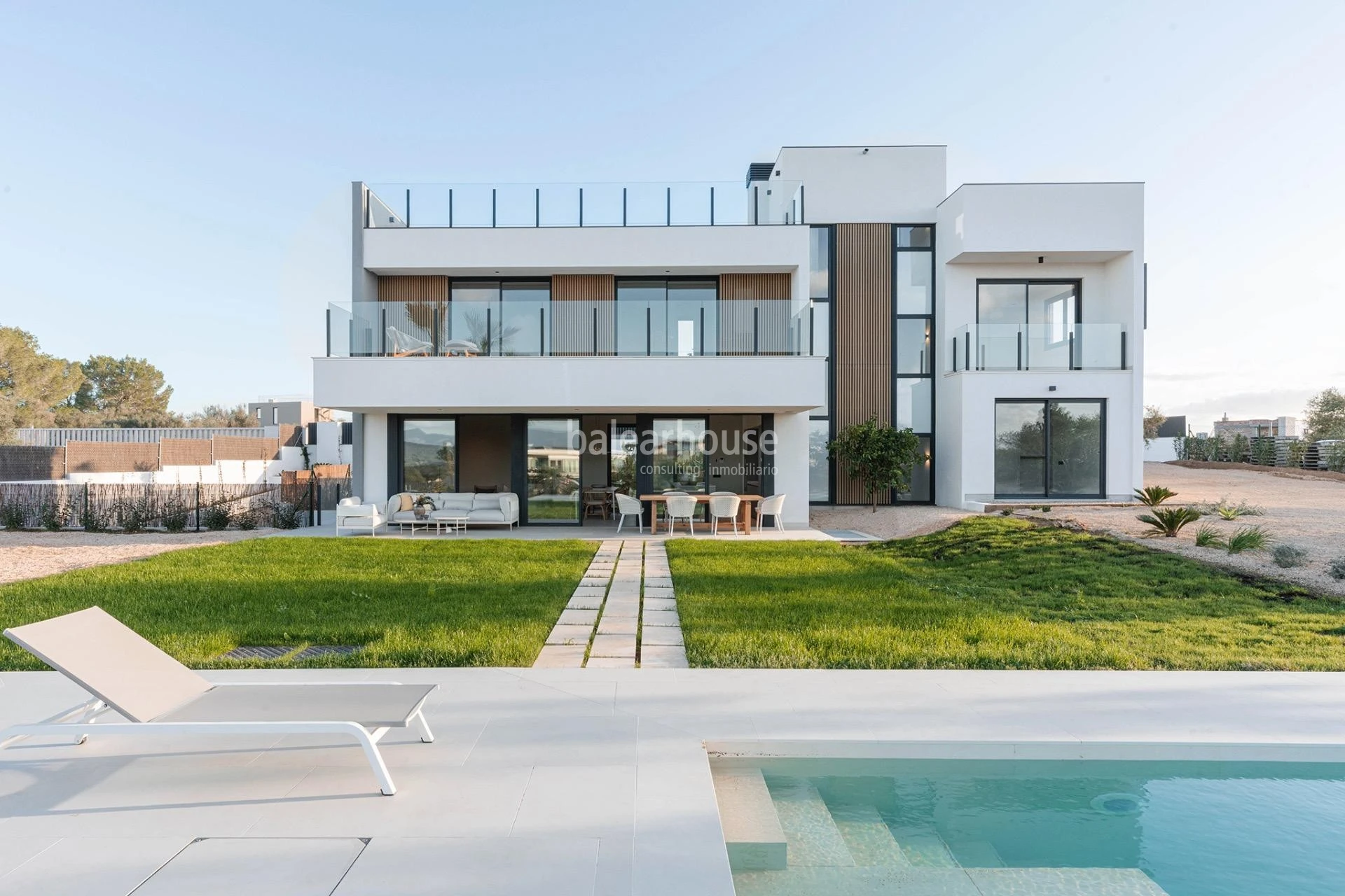 Contemporary and sustainable design with panoramic terraces and views of the Tramuntana