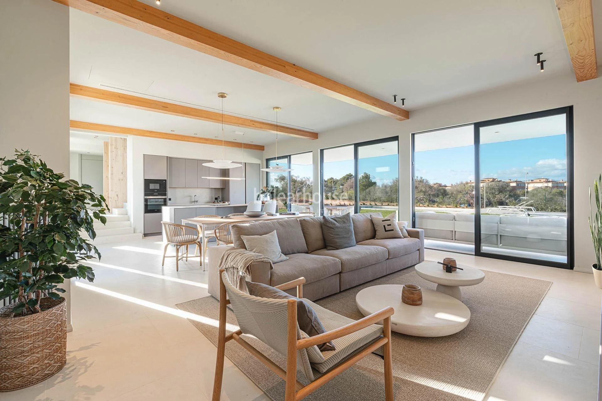 Contemporary and sustainable design with panoramic terraces and views of the Tramuntana