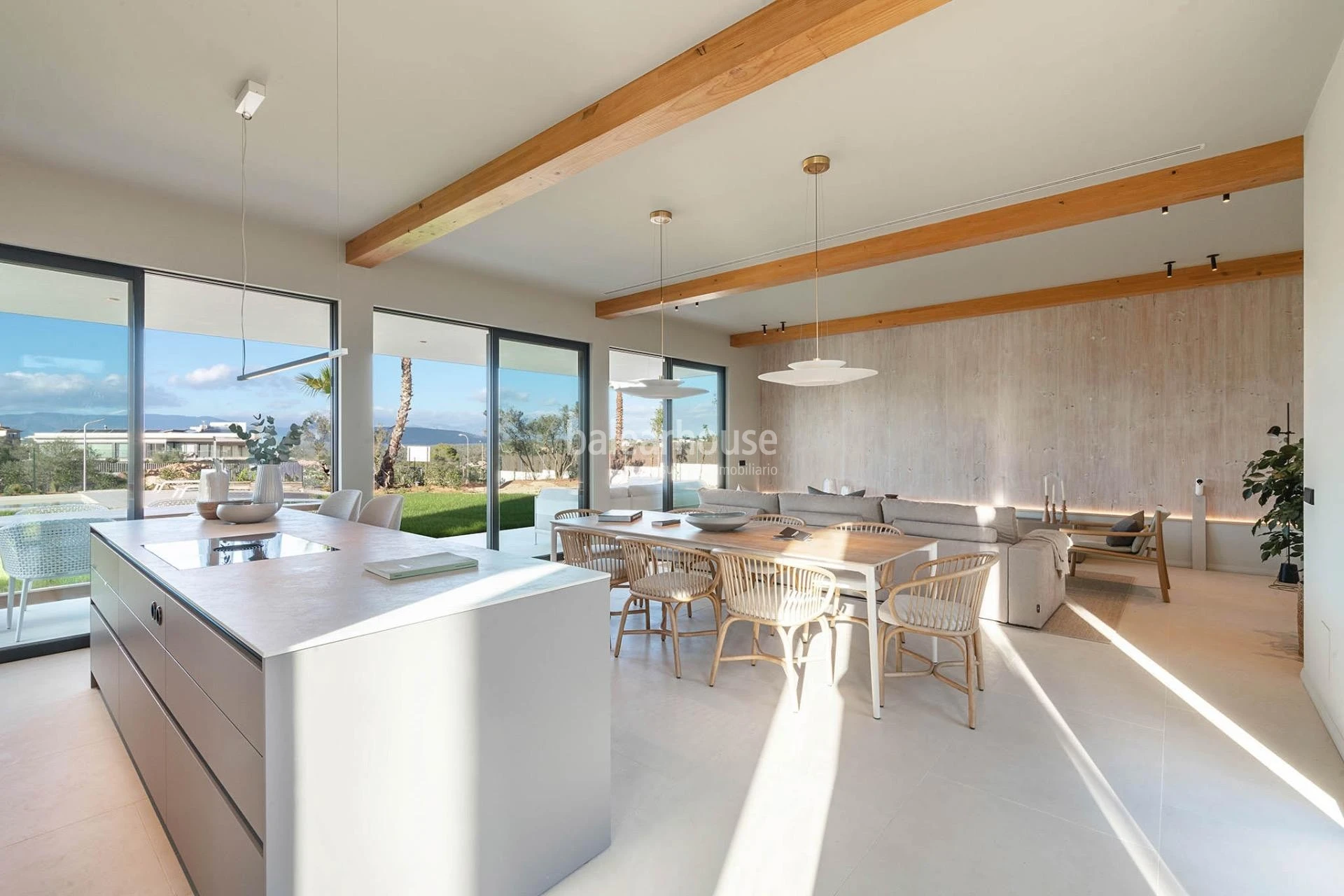 Contemporary and sustainable design with panoramic terraces and views of the Tramuntana