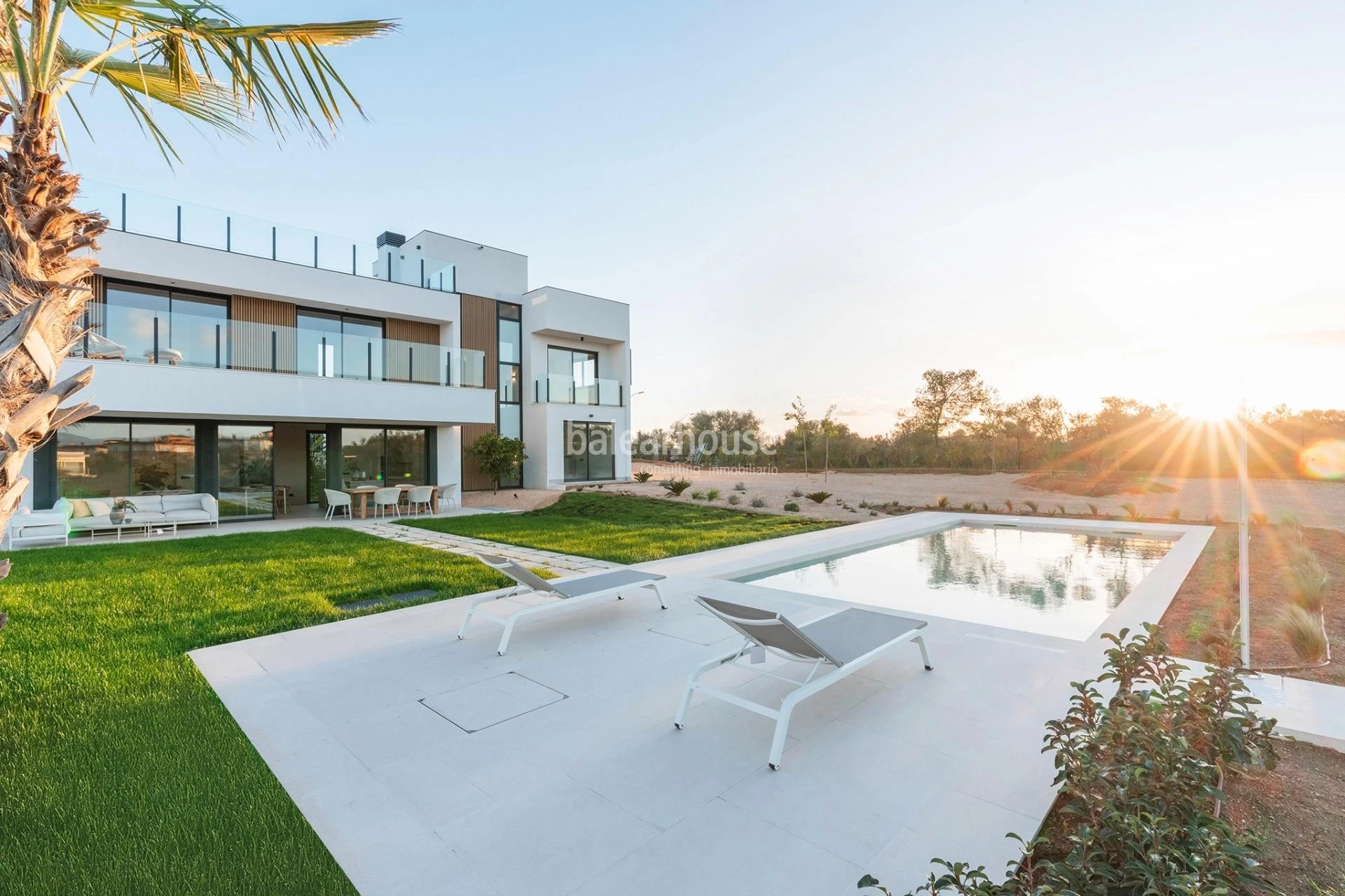 Contemporary and sustainable design with panoramic terraces and views of the Tramuntana