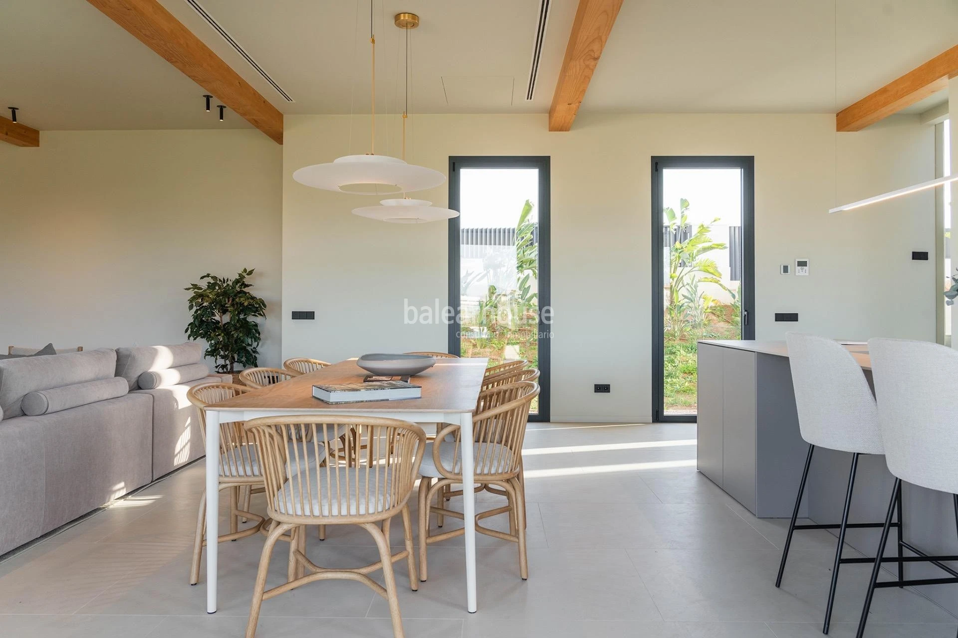 Contemporary and sustainable design with panoramic terraces and views of the Tramuntana