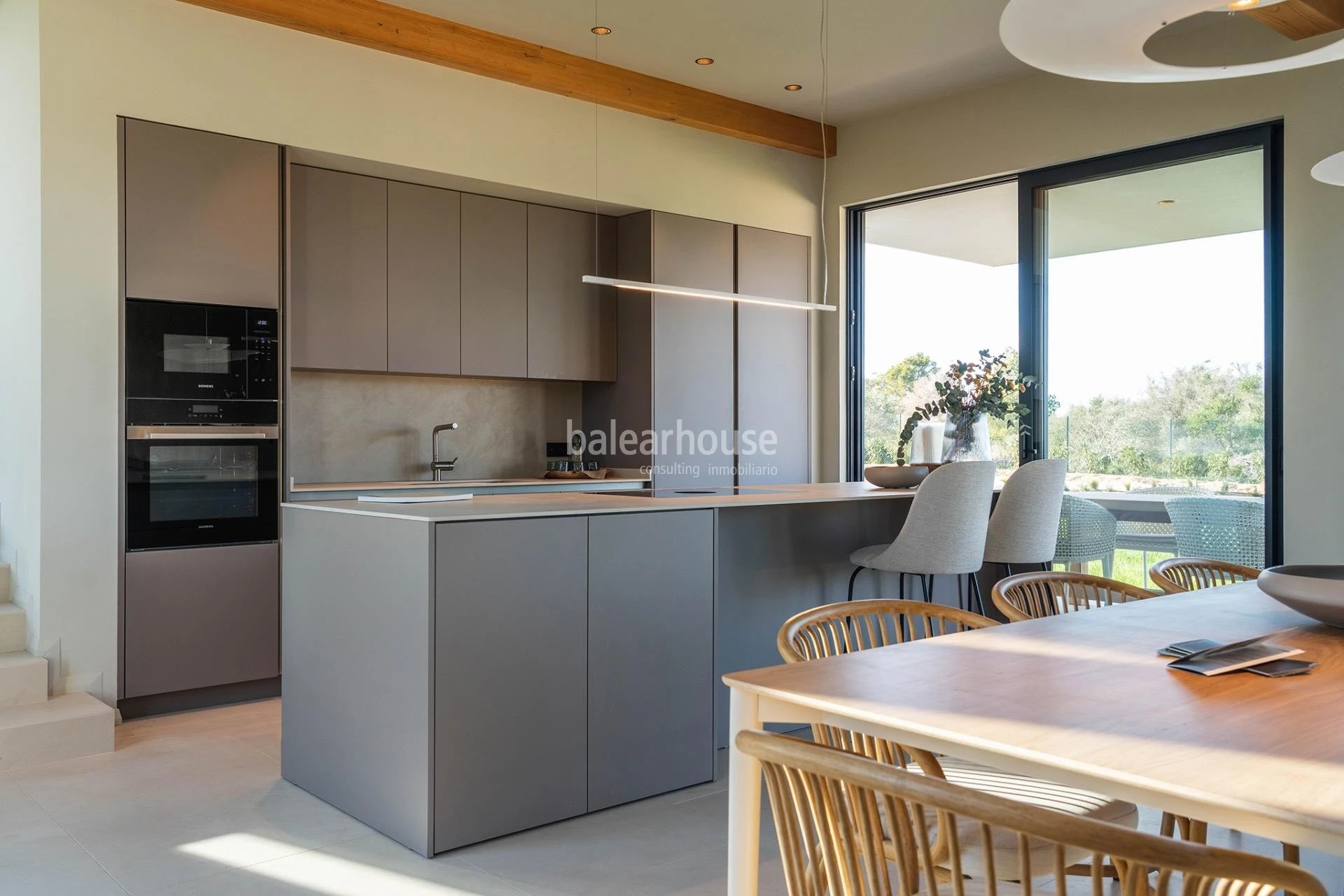 Contemporary and sustainable design with panoramic terraces and views of the Tramuntana
