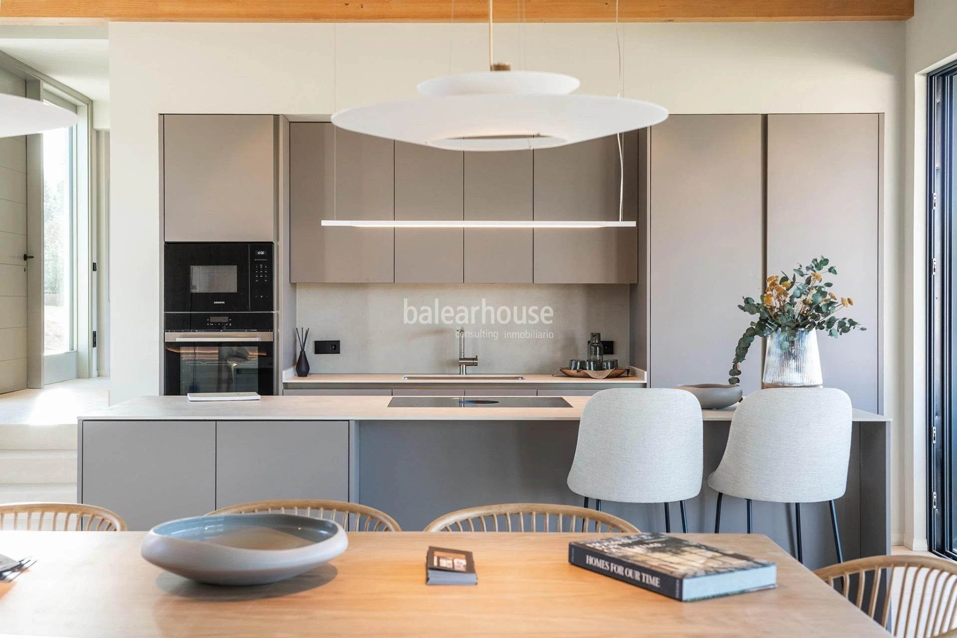 Contemporary and sustainable design with panoramic terraces and views of the Tramuntana