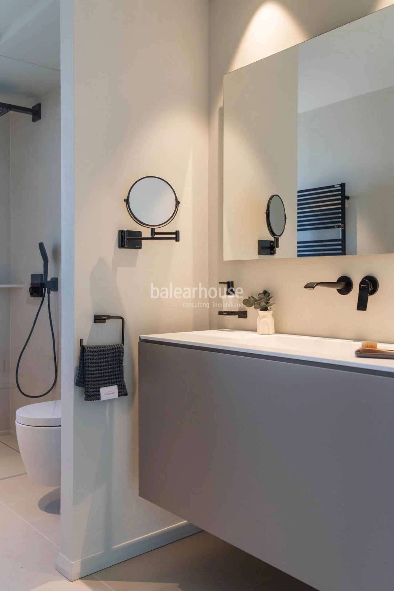 Contemporary and sustainable design with panoramic terraces and views of the Tramuntana