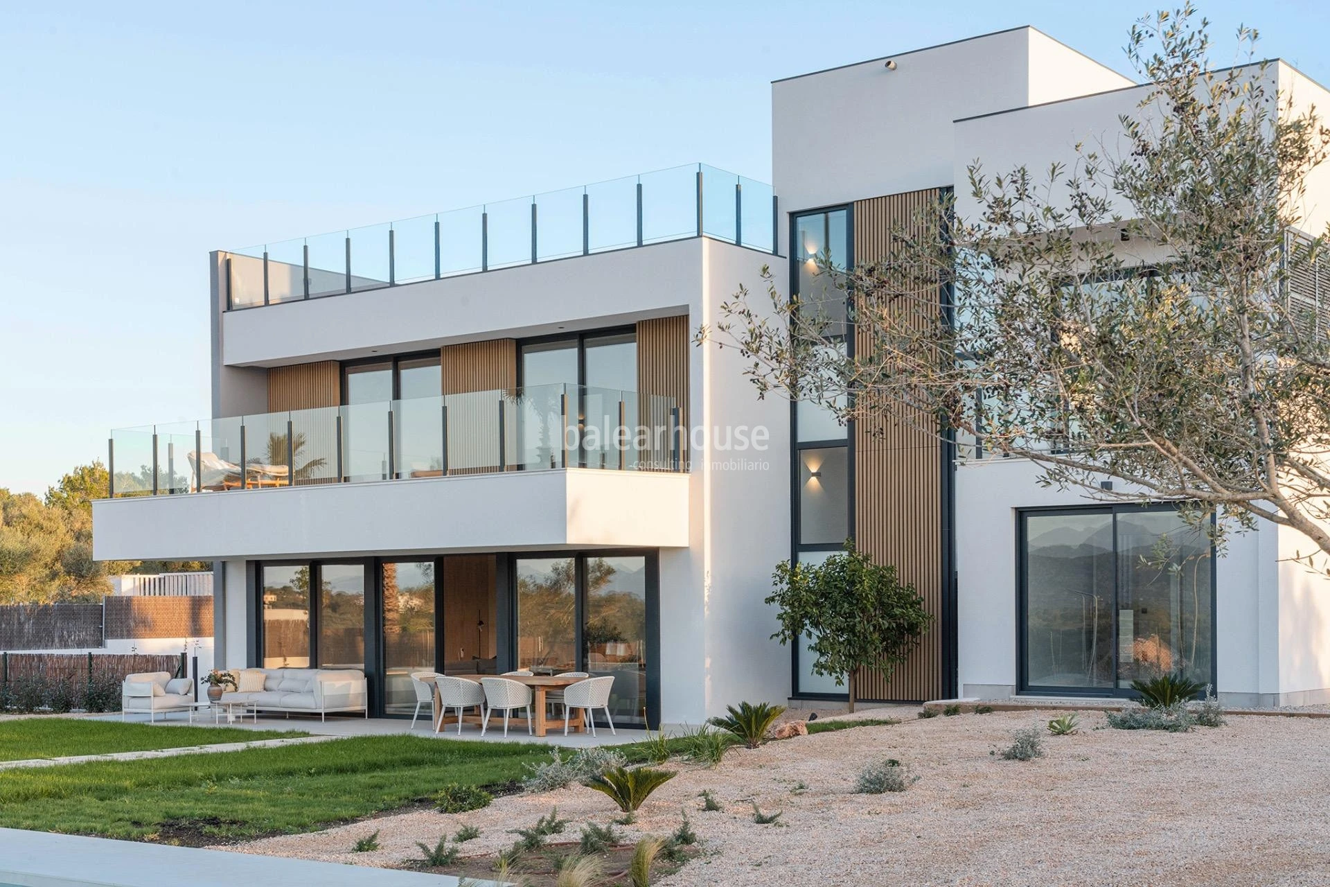 Contemporary and sustainable design with panoramic terraces and views of the Tramuntana