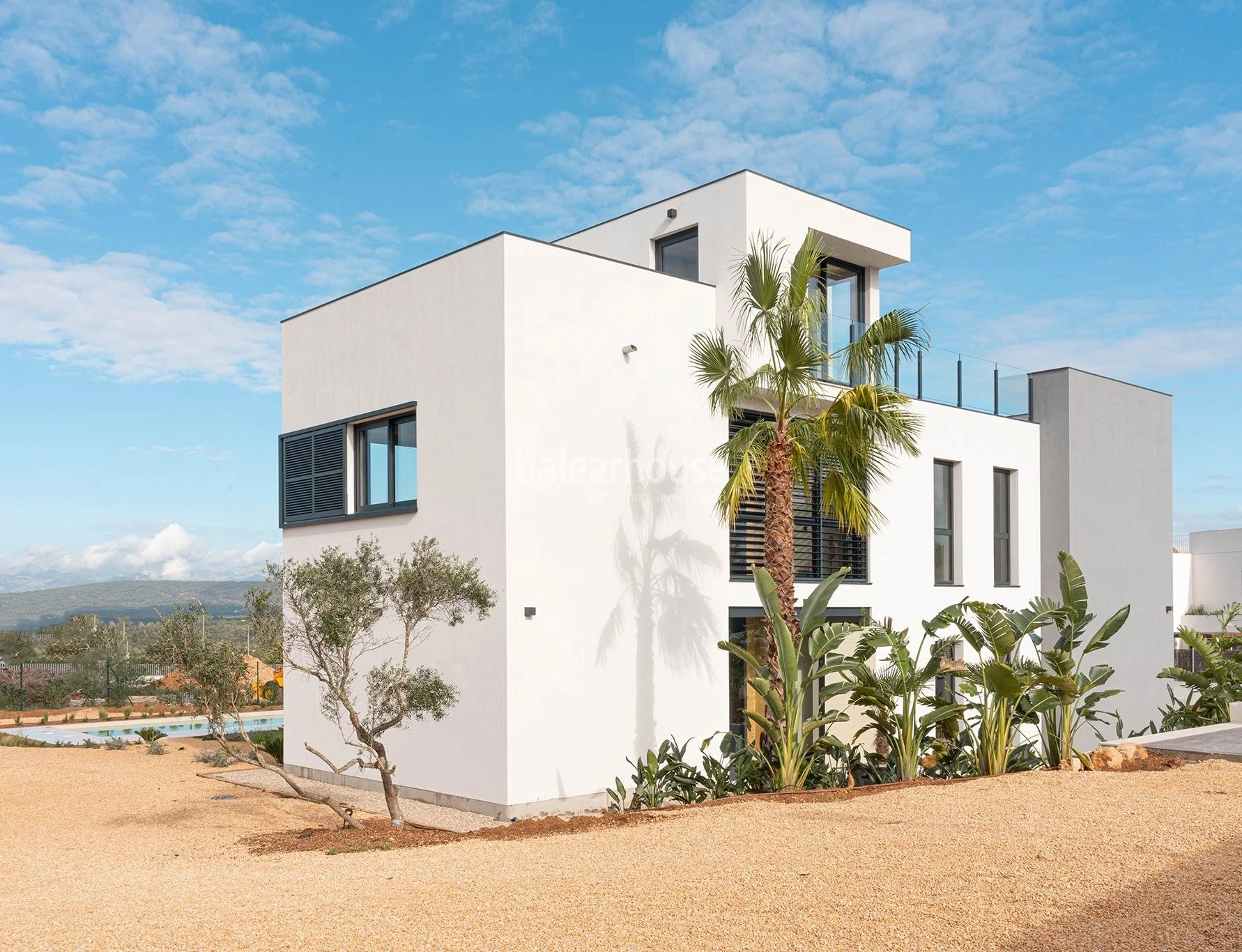 Contemporary and sustainable design with panoramic terraces and views of the Tramuntana