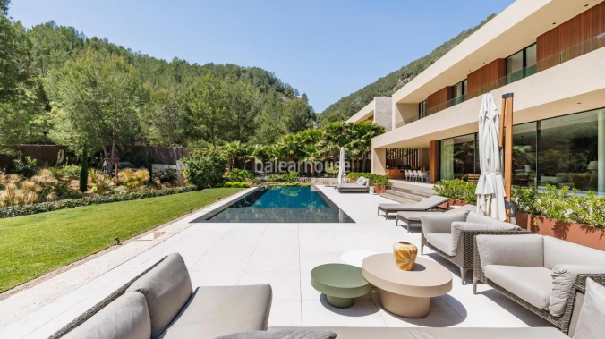 Contemporary design and seamless outdoor living in the natural setting of Son Vida