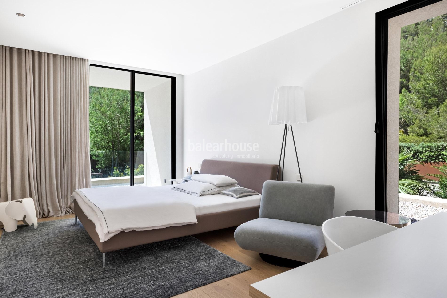 Diseño contemporáneo y conexión con el exterior en el entorno natural de Son Vida