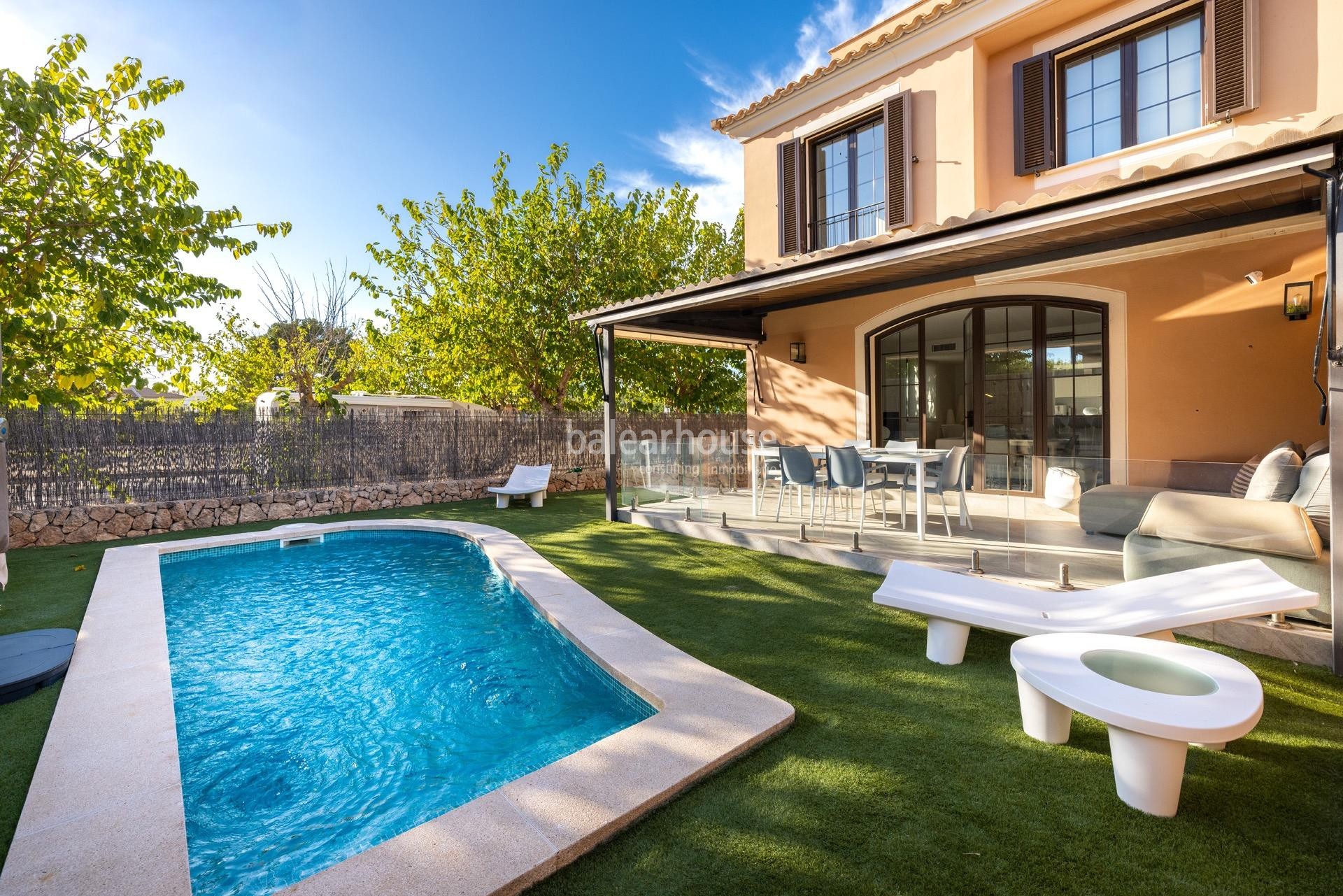 Contemporary Mediterranean Villa with Pool and Garden near the Beaches of Puig de Ros