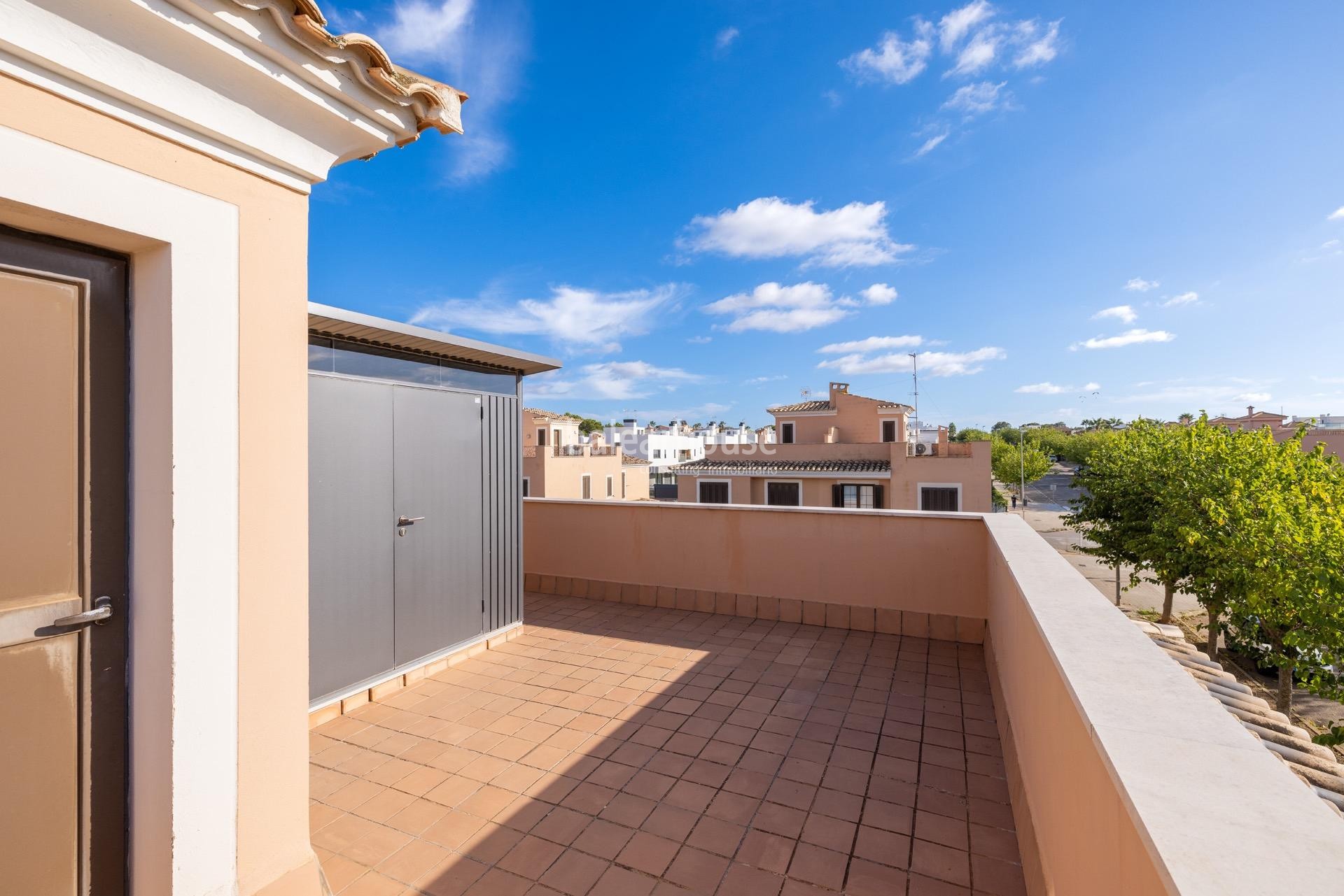 Contemporary Mediterranean Villa with Pool and Garden near the Beaches of Puig de Ros