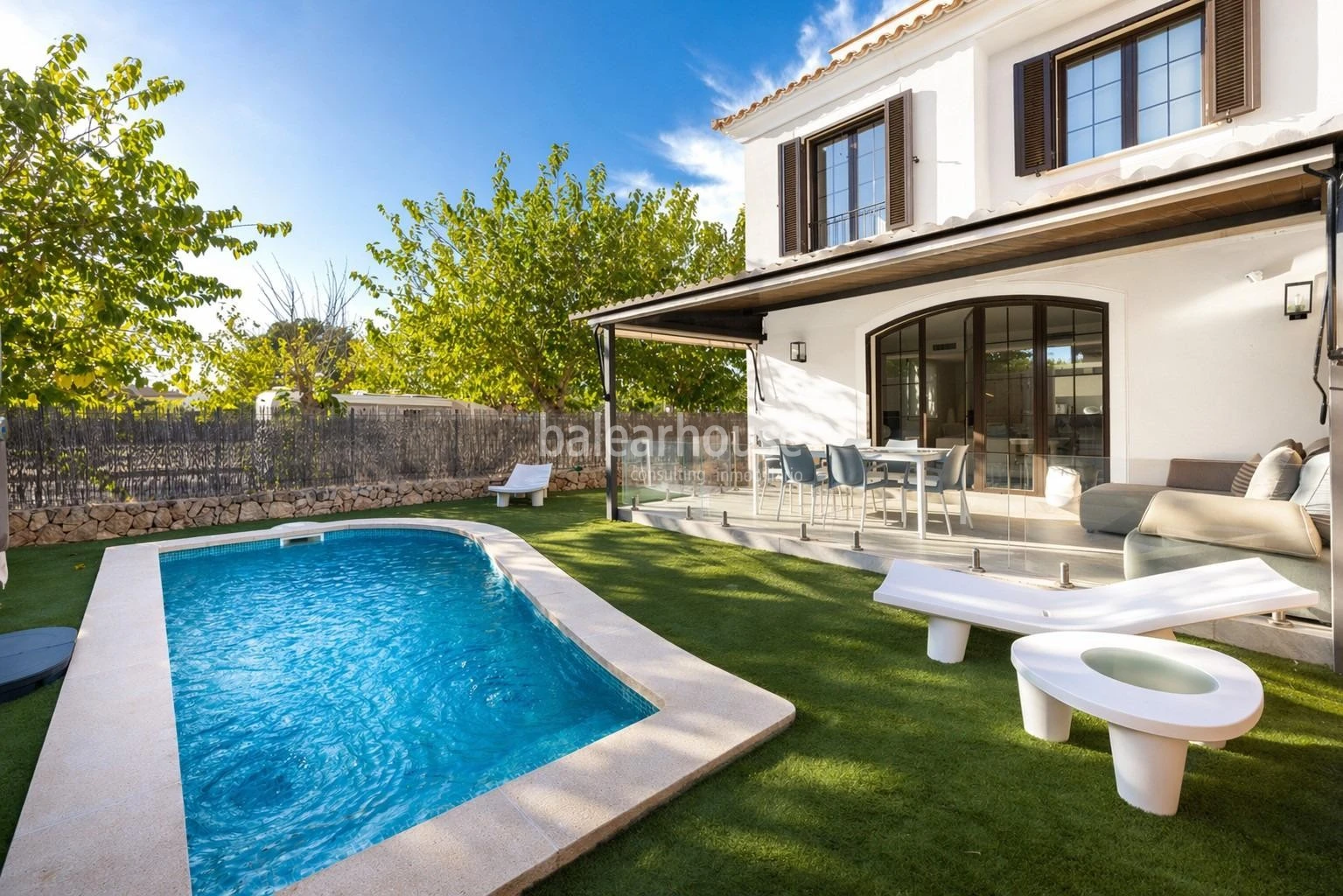 Contemporary Mediterranean Villa with Pool and Garden near the Beaches of Puig de Ros