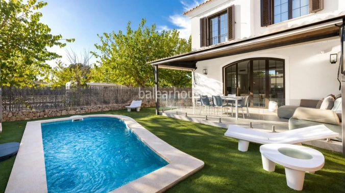 Contemporary Mediterranean Villa with Pool and Garden near the Beaches of Puig de Ros