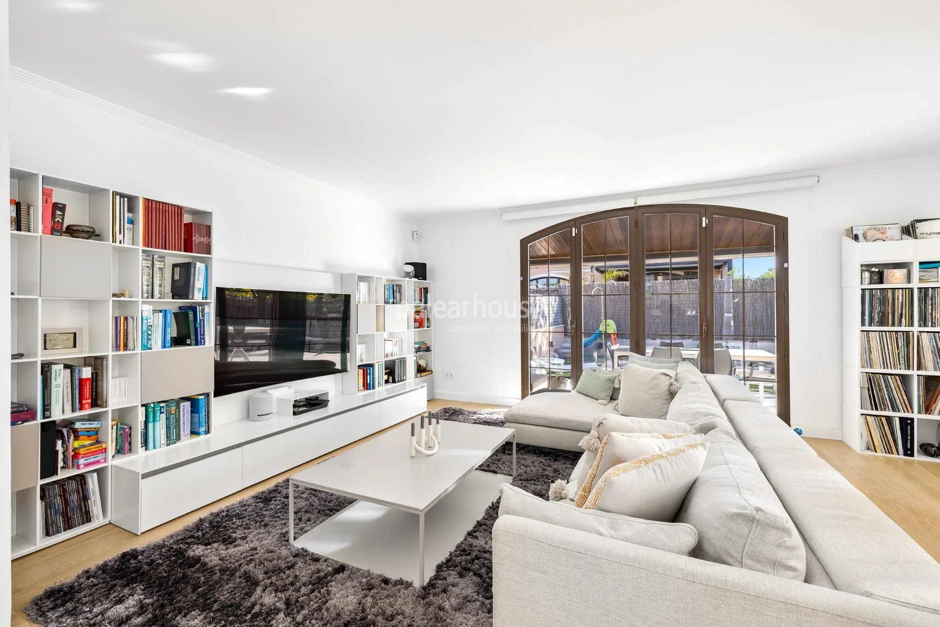 Contemporary Mediterranean Villa with Pool and Garden near the Beaches of Puig de Ros