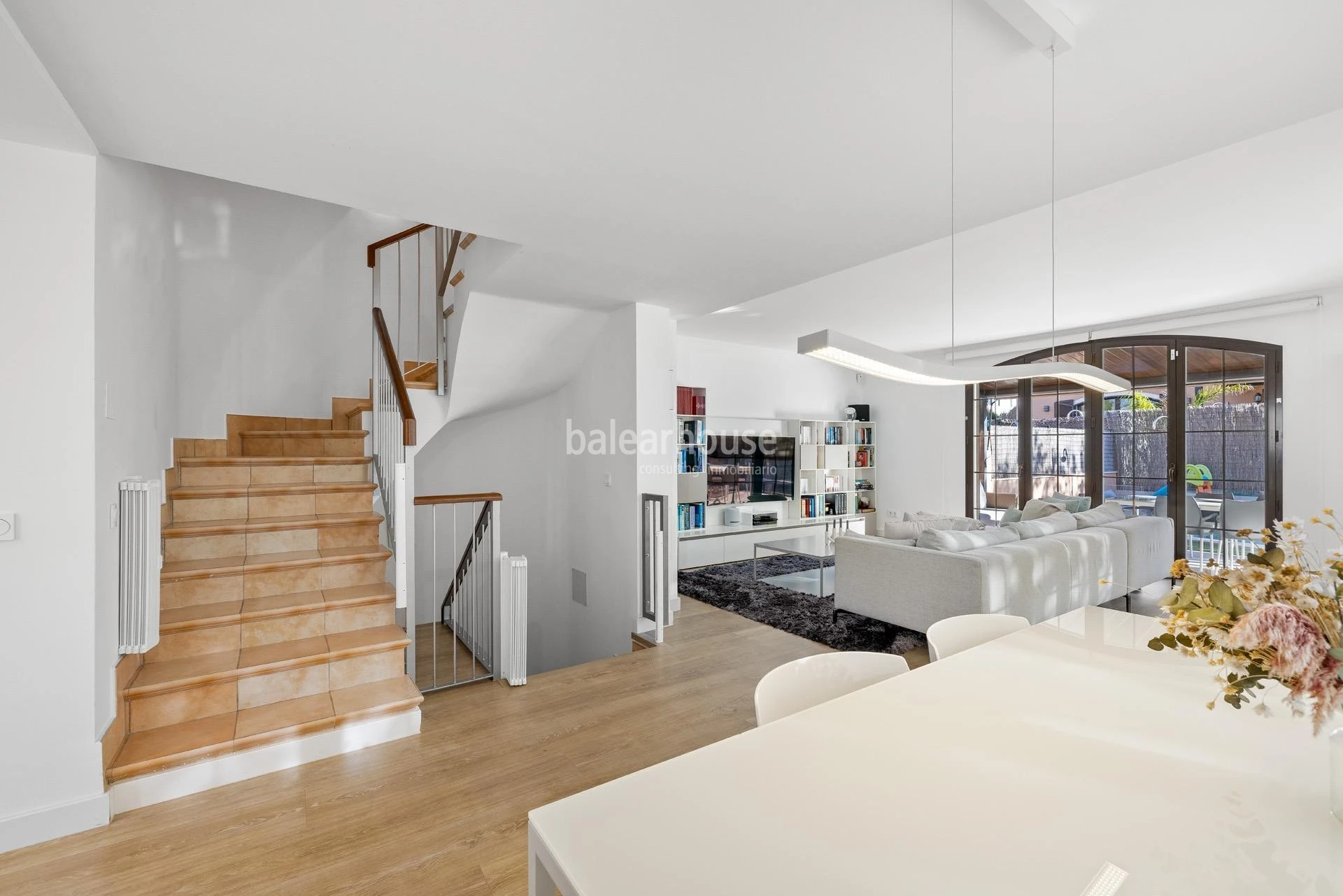 Contemporary Mediterranean Villa with Pool and Garden near the Beaches of Puig de Ros
