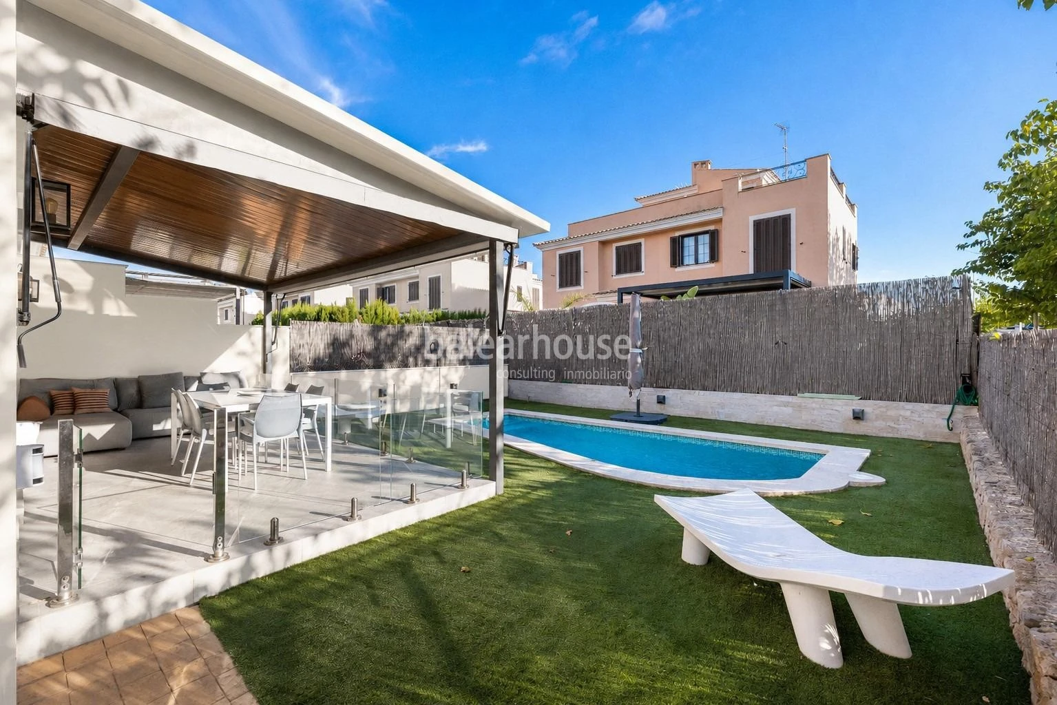 Contemporary Mediterranean Villa with Pool and Garden near the Beaches of Puig de Ros