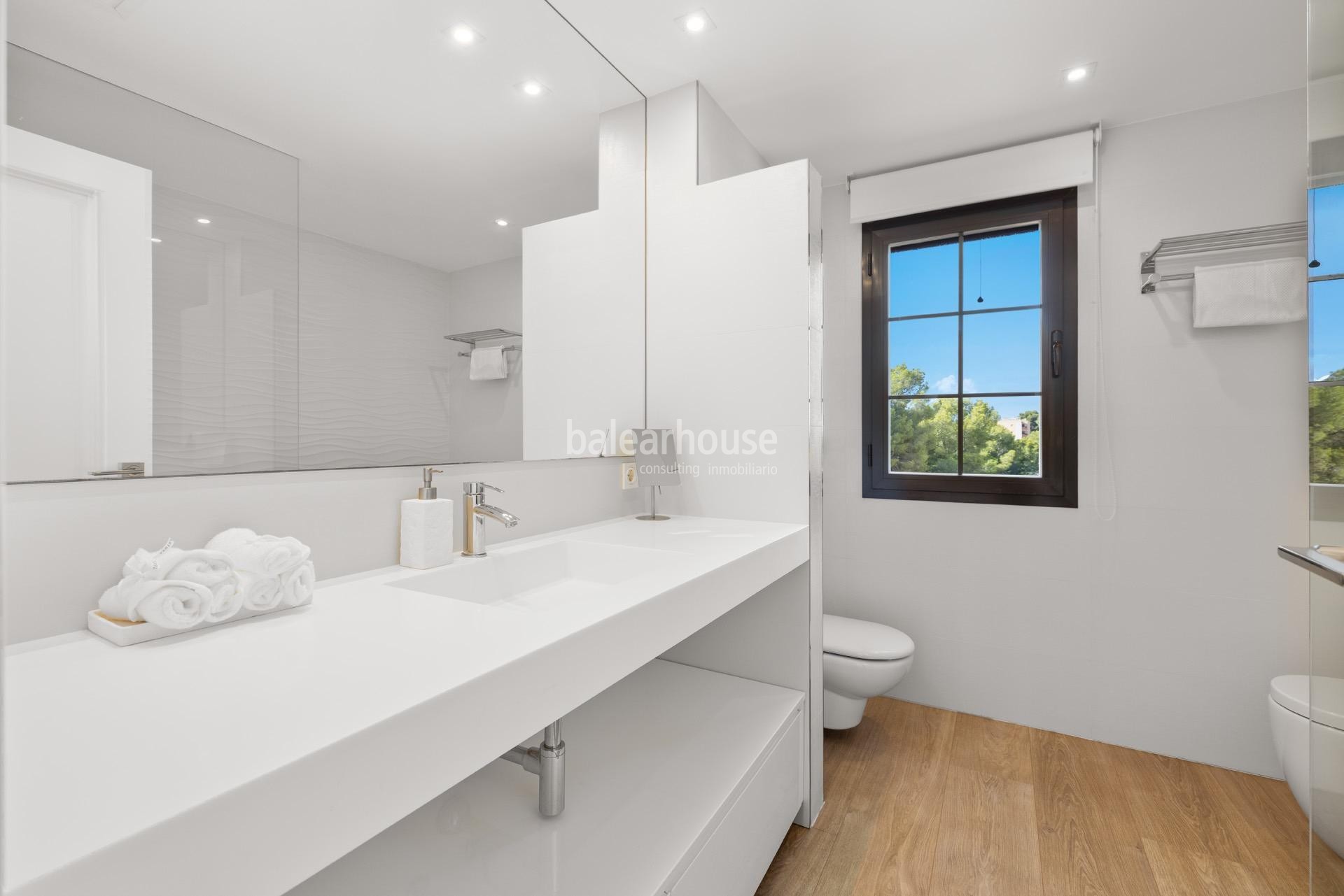 Contemporary Mediterranean Villa with Pool and Garden near the Beaches of Puig de Ros