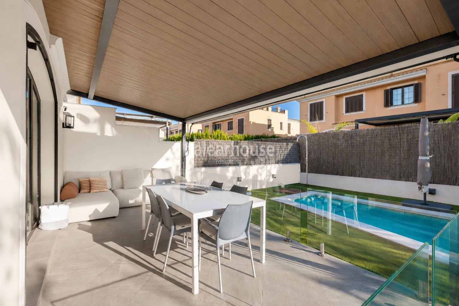 Contemporary Mediterranean Villa with Pool and Garden near the Beaches of Puig de Ros