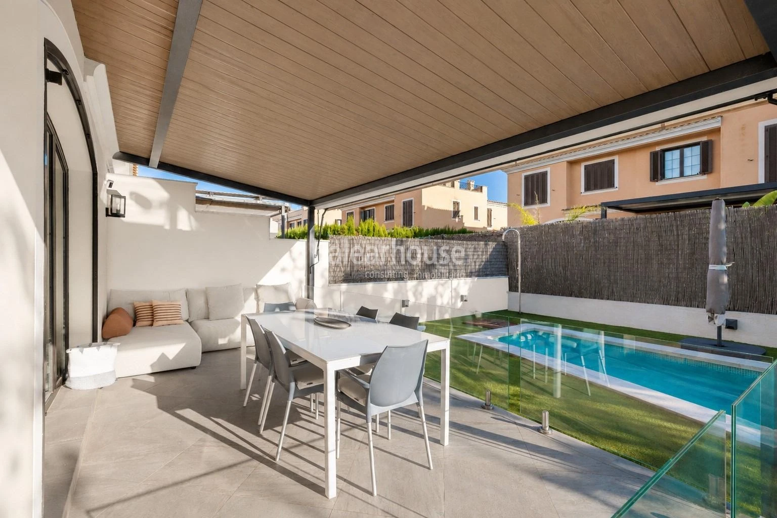 Contemporary Mediterranean Villa with Pool and Garden near the Beaches of Puig de Ros
