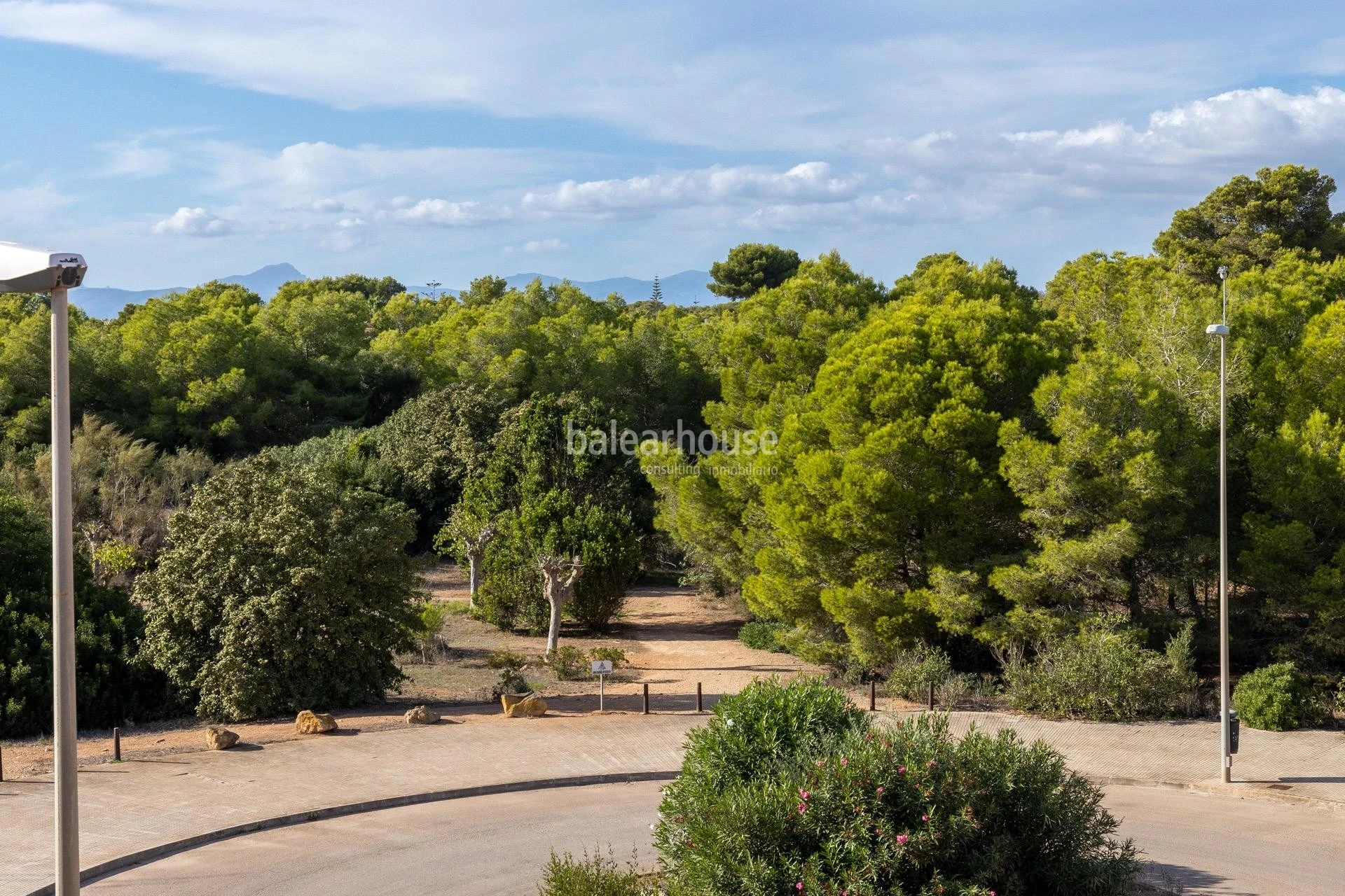 Contemporary Mediterranean Villa with Pool and Garden near the Beaches of Puig de Ros