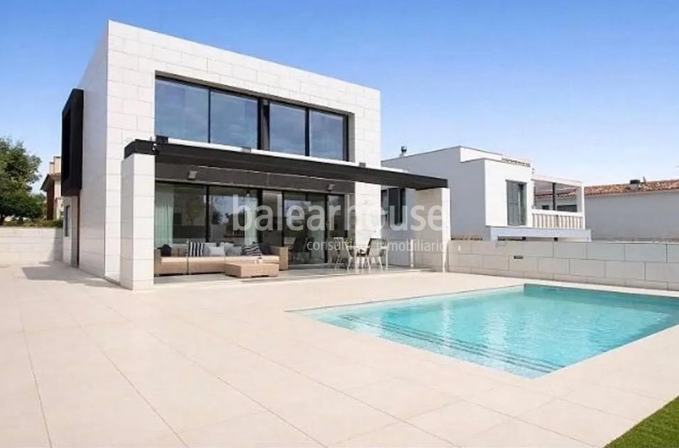 Moderne Designvilla mit Garten und Pool in der Nähe von Golfplätzen