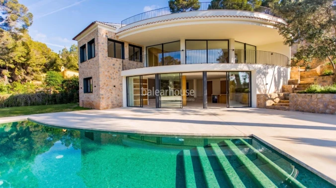 Mediterranean elegance and contemporary architecture near the sea in Santa Ponsa