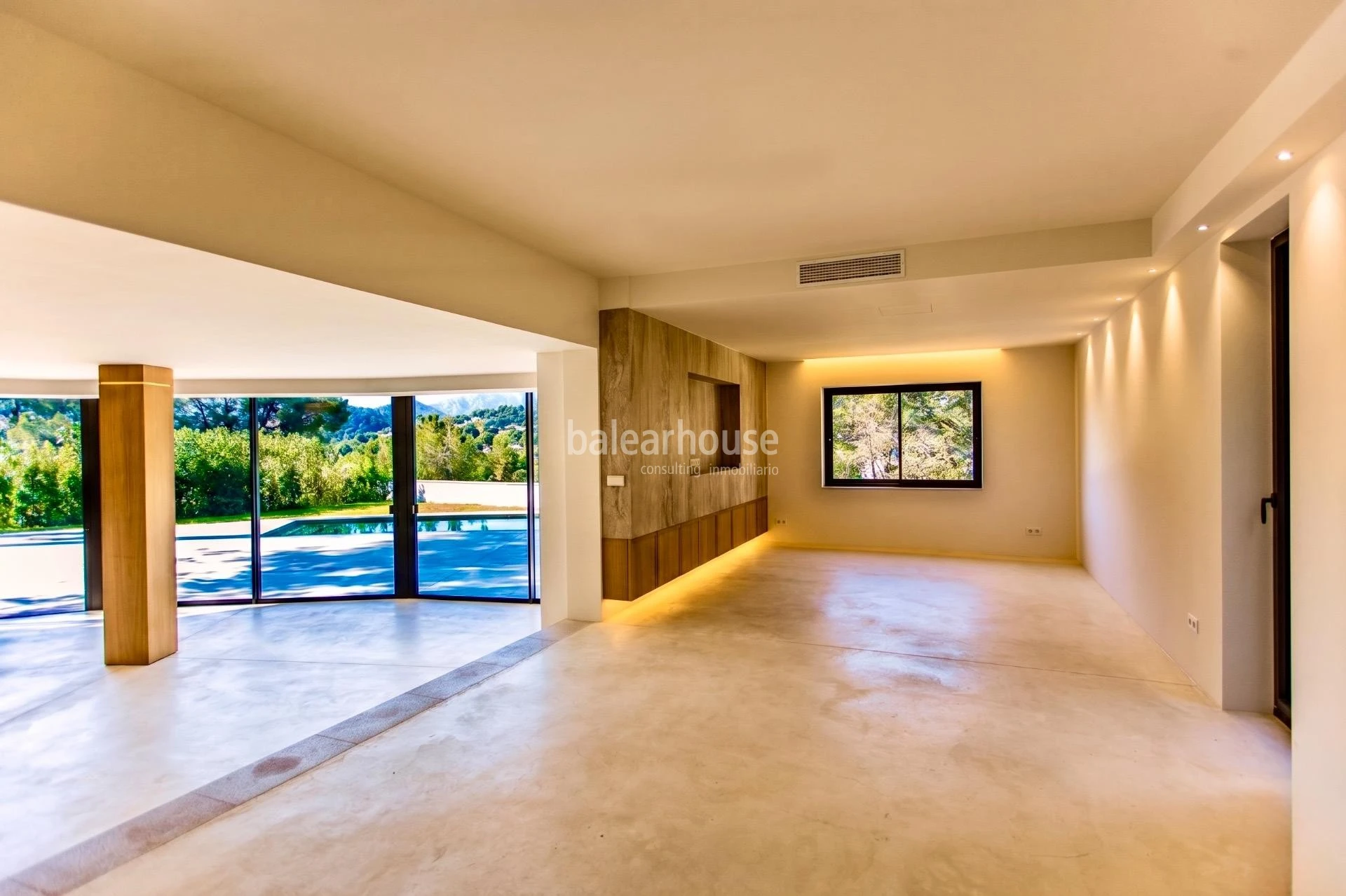 Mediterranean elegance and contemporary architecture near the sea in Santa Ponsa