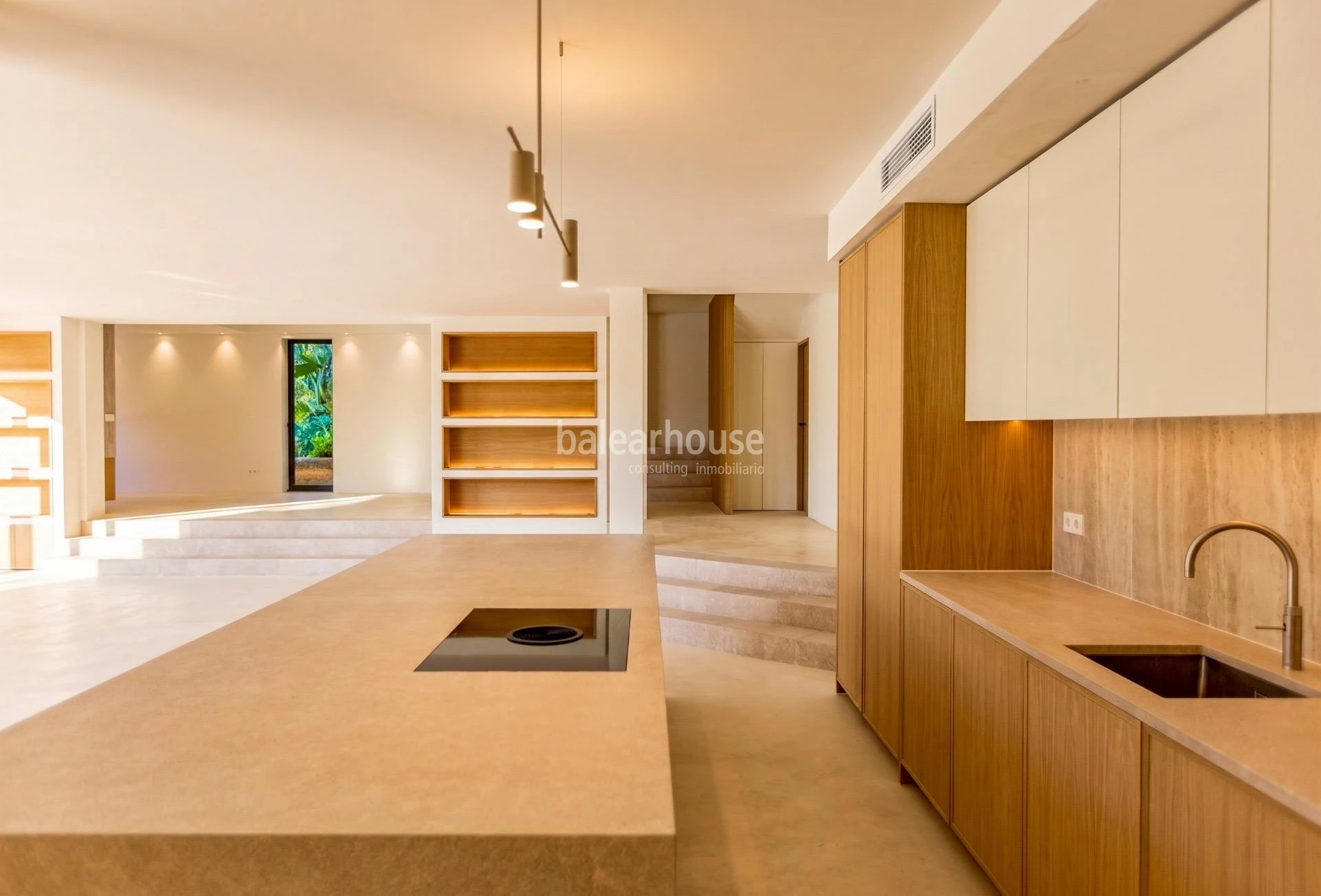 Mediterranean elegance and contemporary architecture near the sea in Santa Ponsa