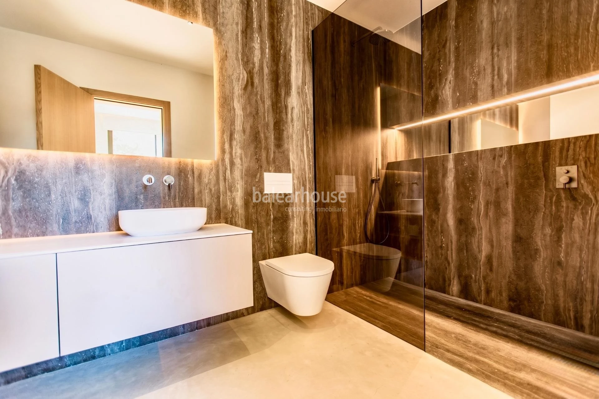 Mediterranean elegance and contemporary architecture near the sea in Santa Ponsa
