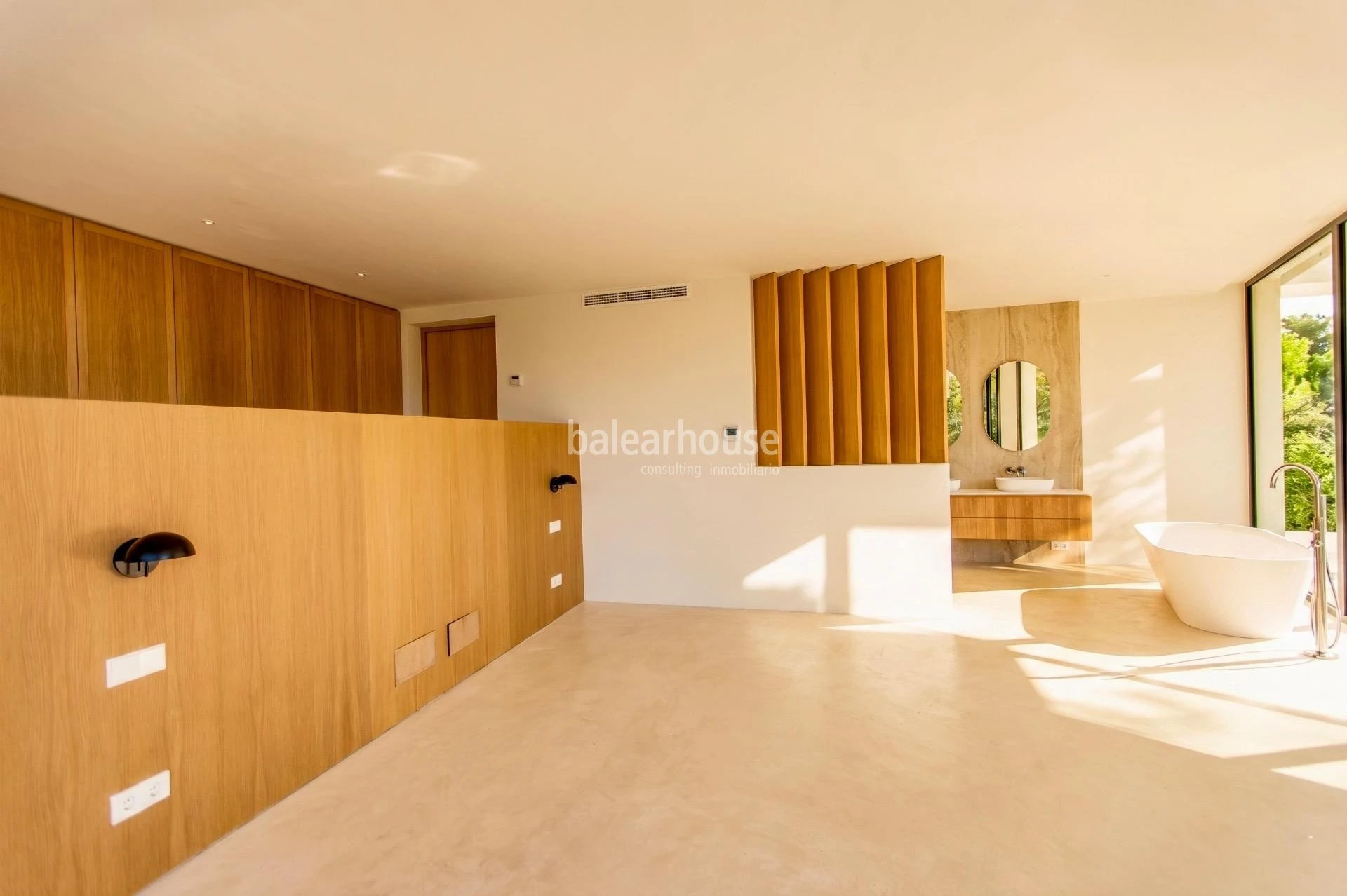 Mediterranean elegance and contemporary architecture near the sea in Santa Ponsa
