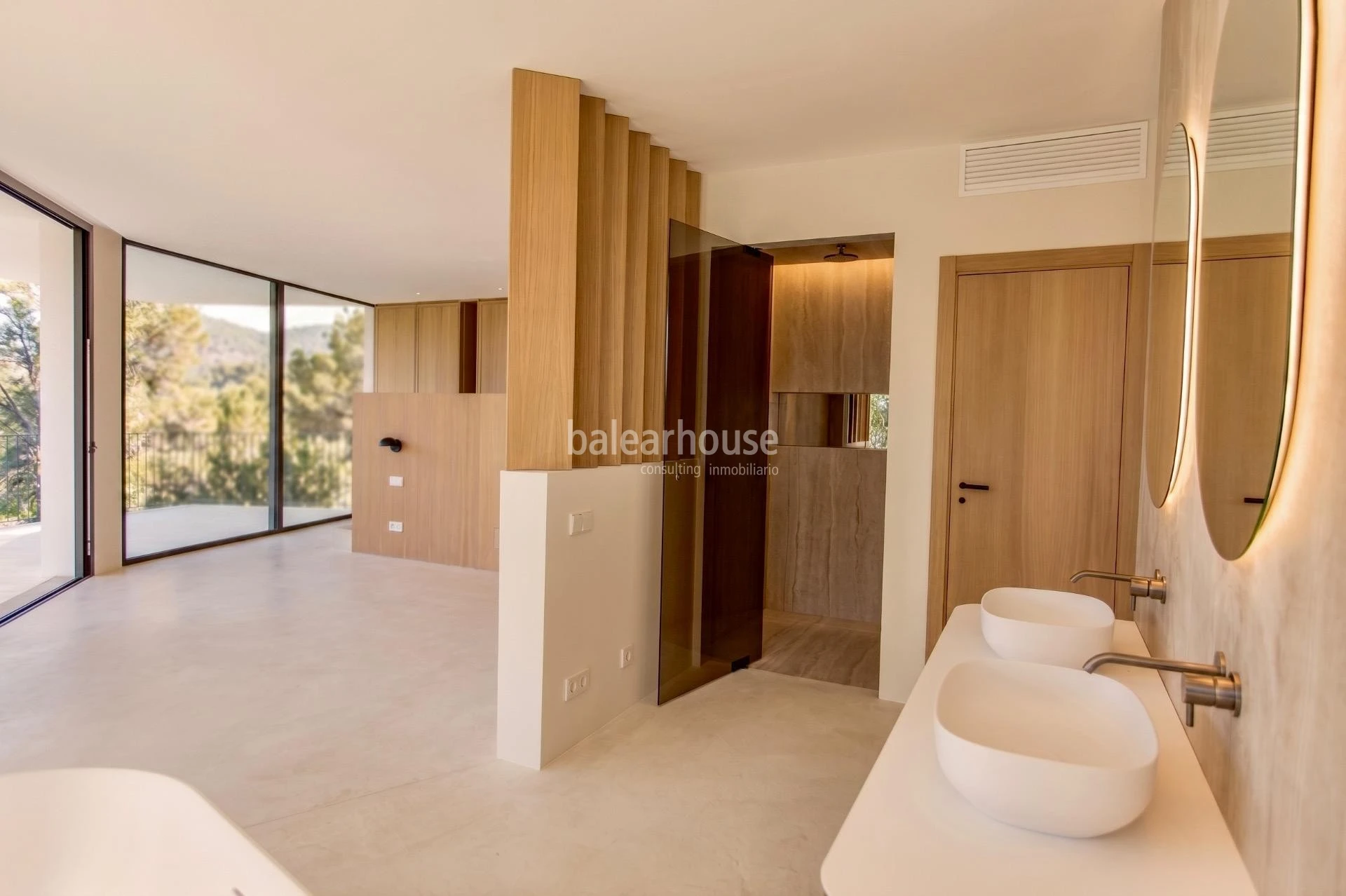 Mediterranean elegance and contemporary architecture near the sea in Santa Ponsa
