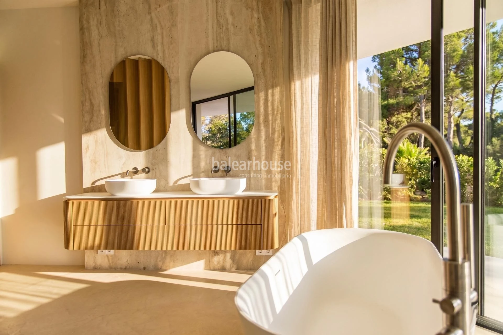 Mediterranean elegance and contemporary architecture near the sea in Santa Ponsa