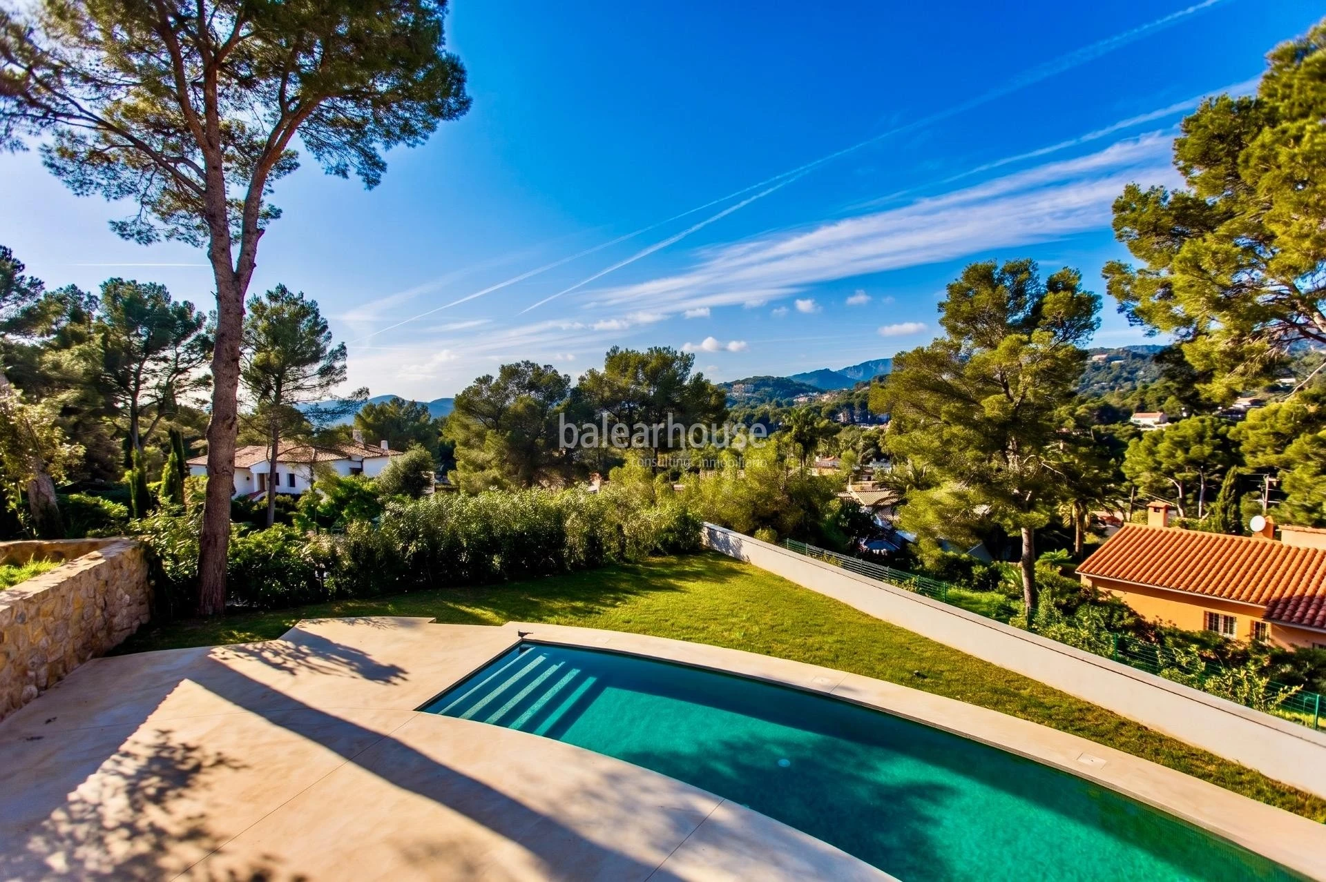 Mediterranean elegance and contemporary architecture near the sea in Santa Ponsa