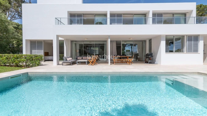 Contemporary villa just steps from the turquoise waters of Cala Gran in the southeast of Mallorca