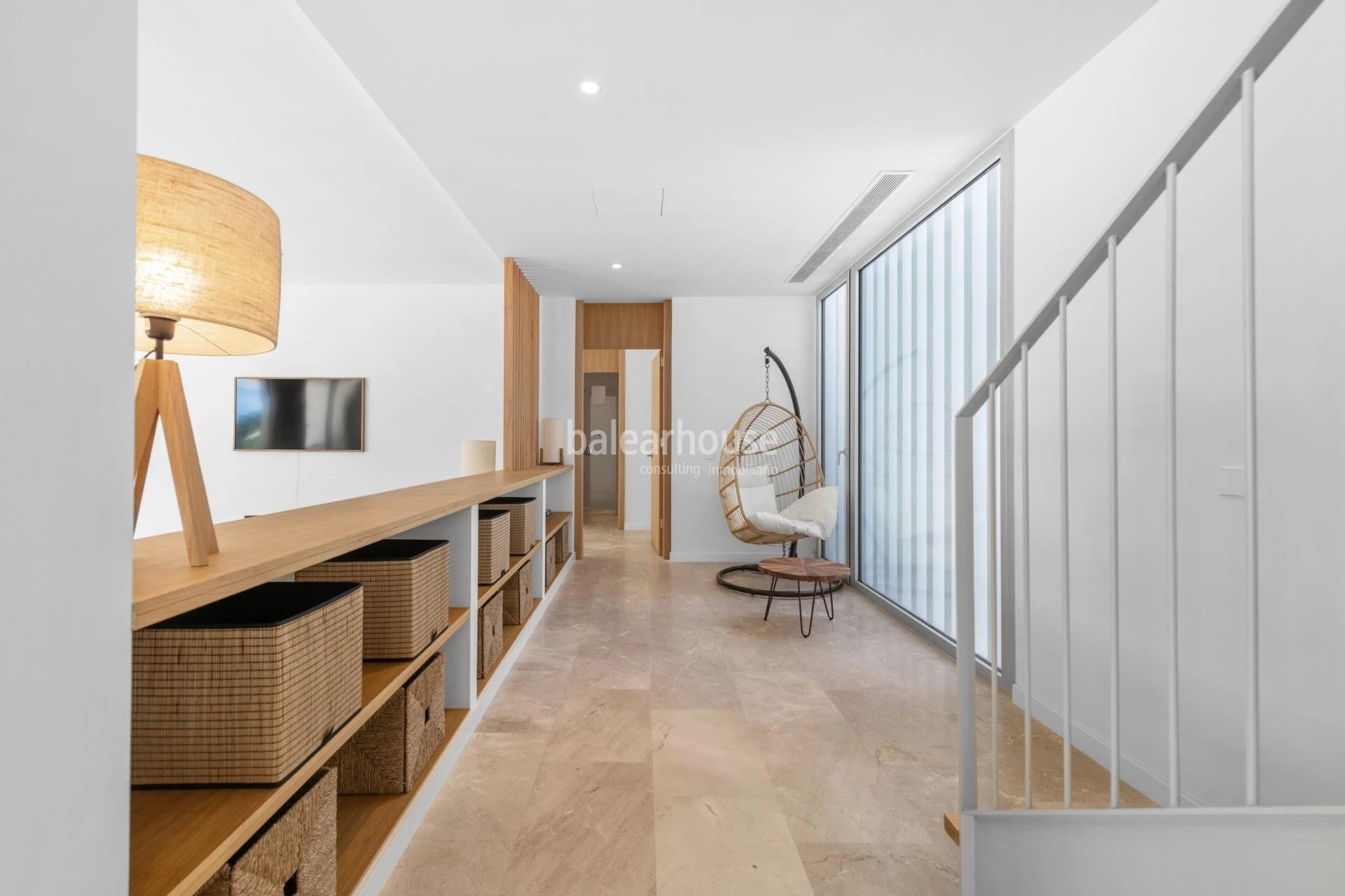 Villa de líneas contemporáneas junto a las aguas turquesas de Cala Gran, en el sudeste de Mallorca