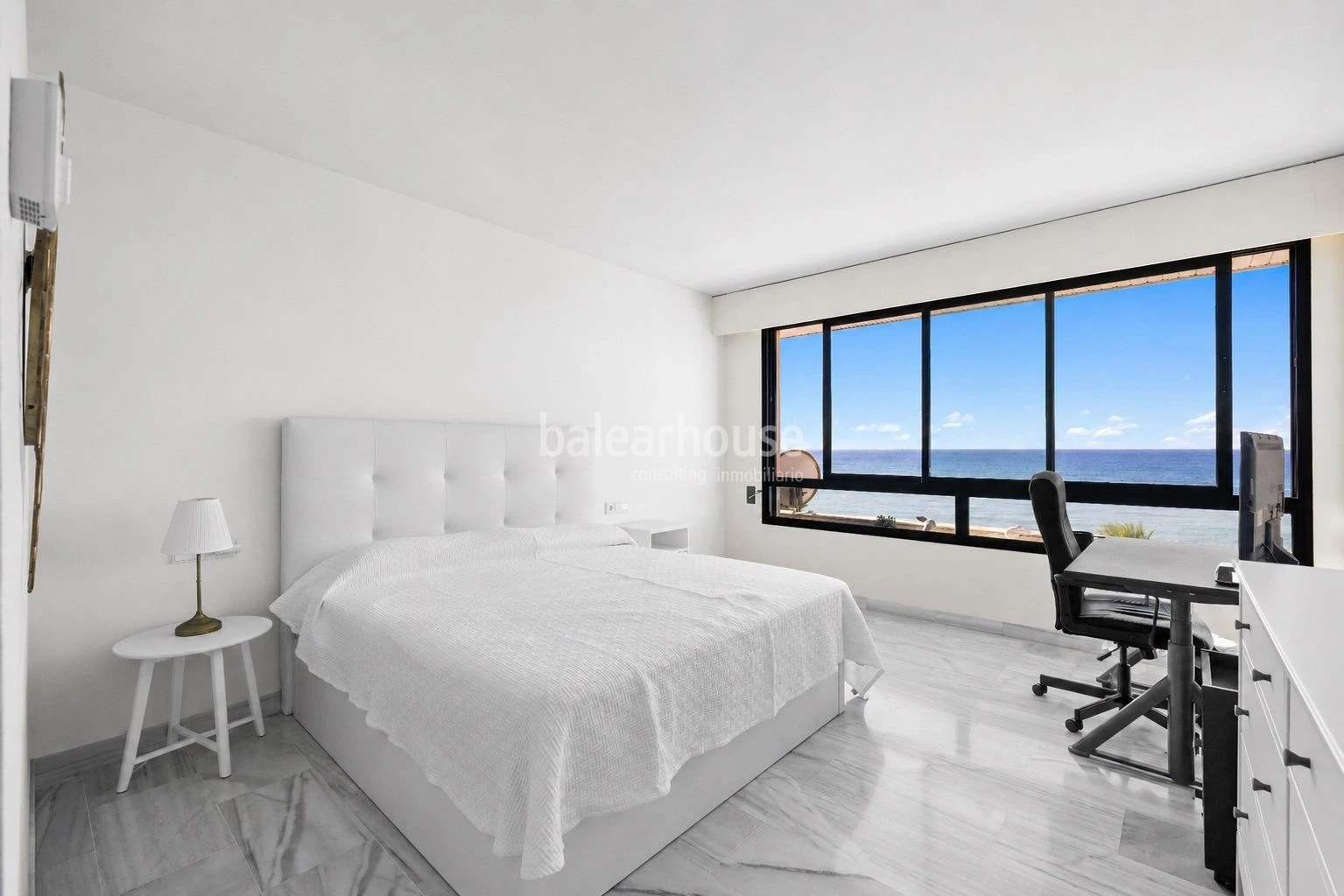 Fabelhafte Wohnung in erster Meereslinie in Portixol mit beeindruckendem Blick auf das Meer und die gesamte Bucht von Palma
