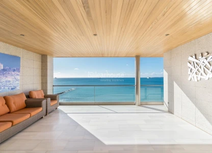 Grand Seafront Apartment with Stunning Views of Palma Bay