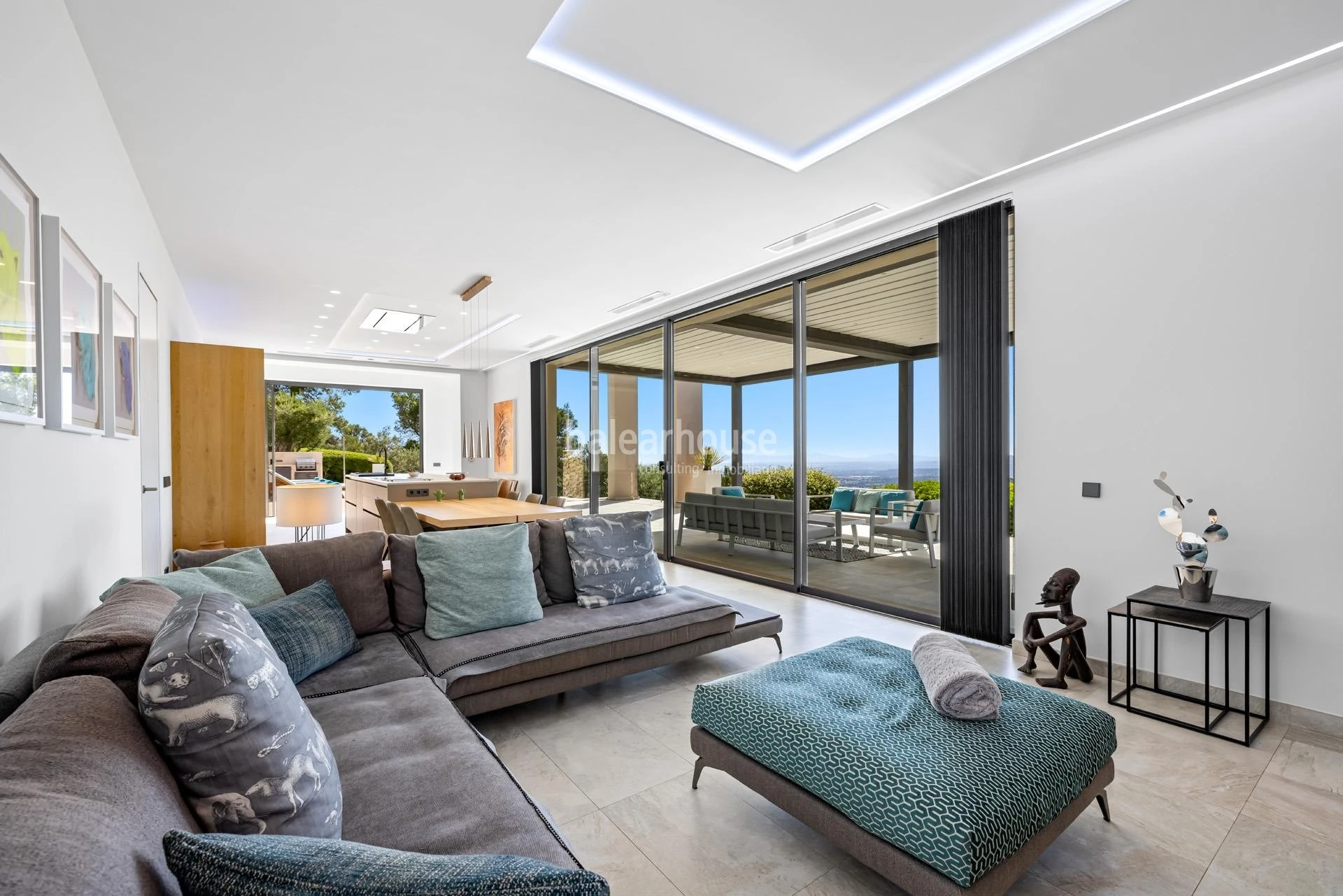 Arquitectura y paisaje en una finca excepcional con vistas abiertas a la Tramuntana