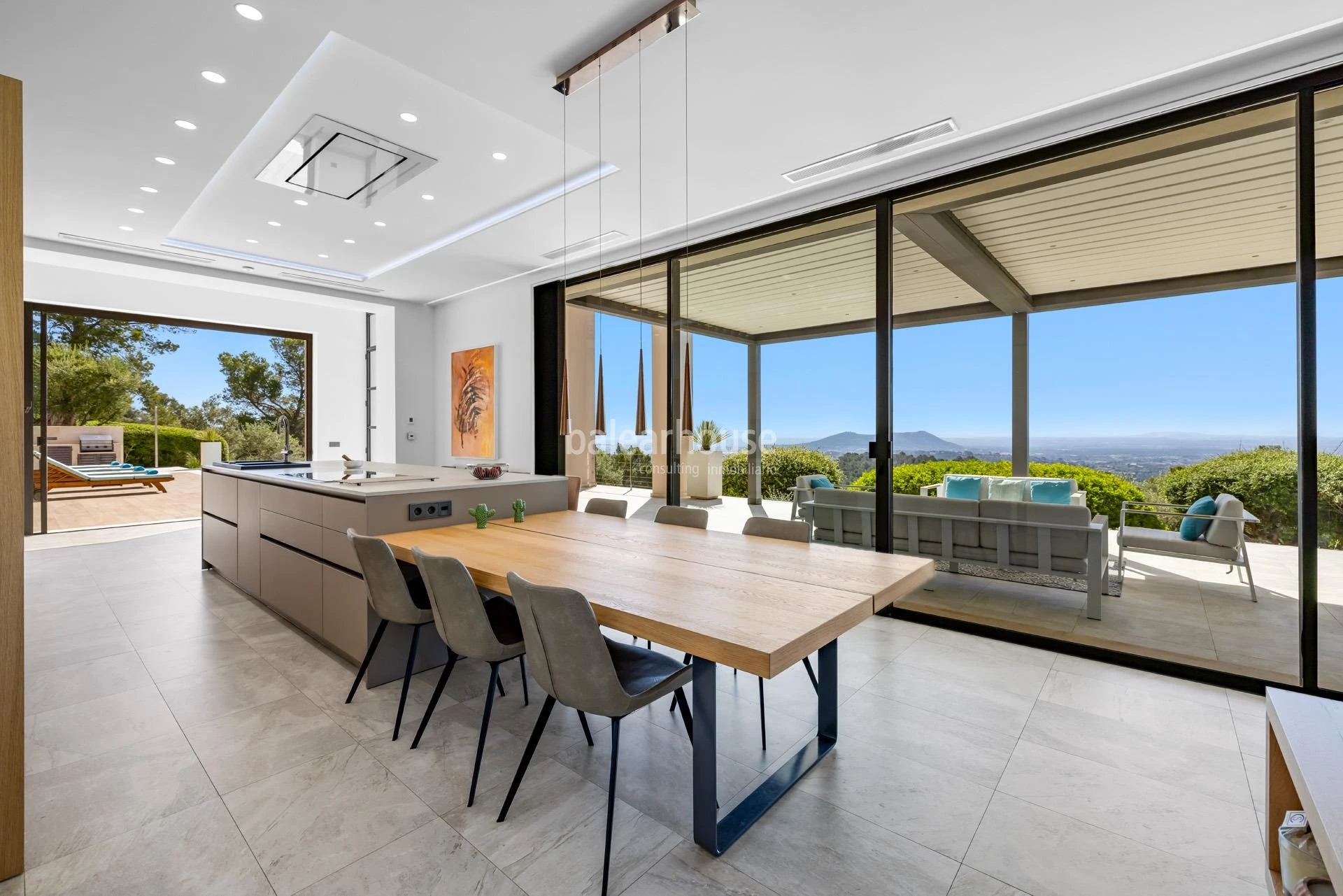 Arquitectura y paisaje en una finca excepcional con vistas abiertas a la Tramuntana