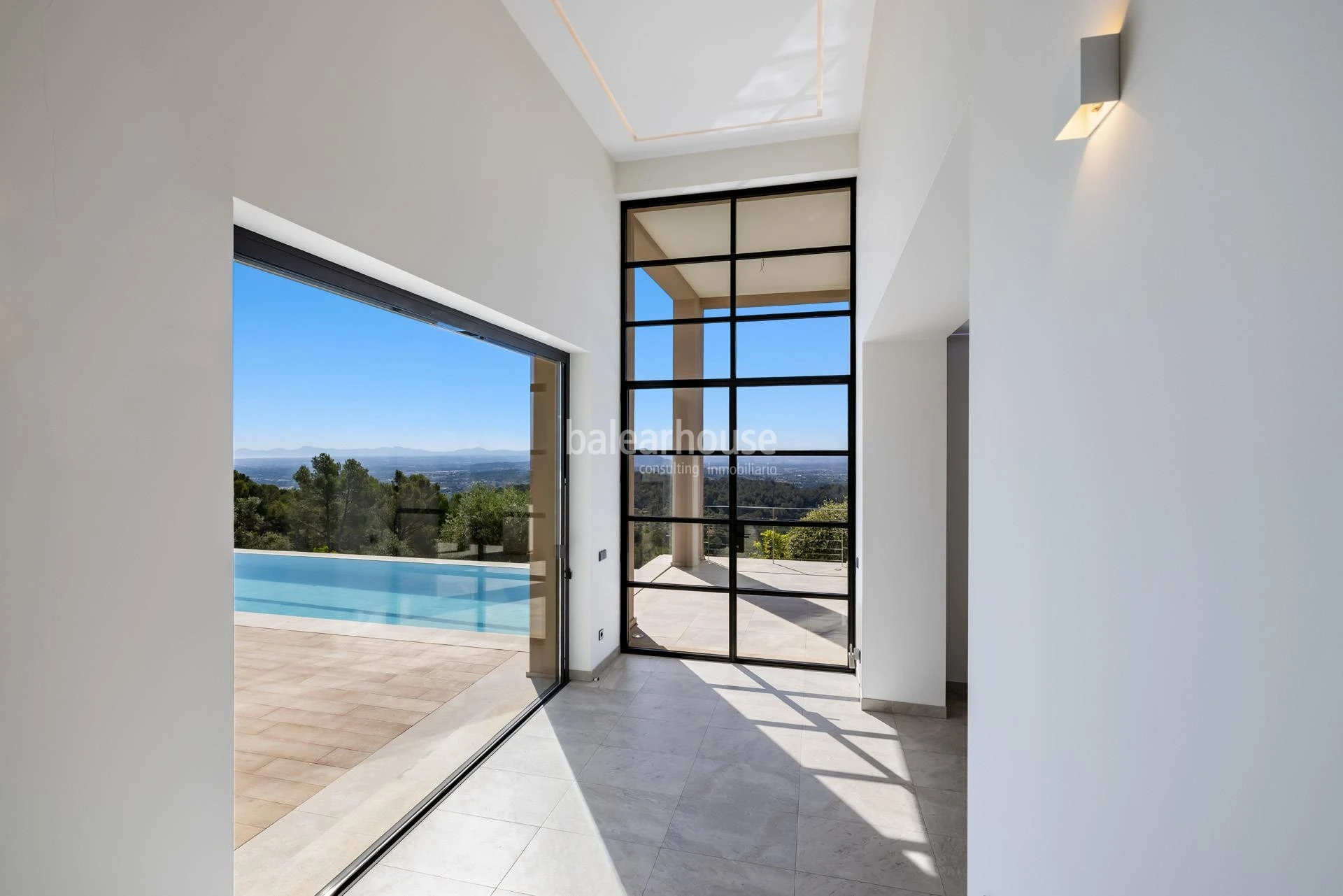 Arquitectura y paisaje en una finca excepcional con vistas abiertas a la Tramuntana
