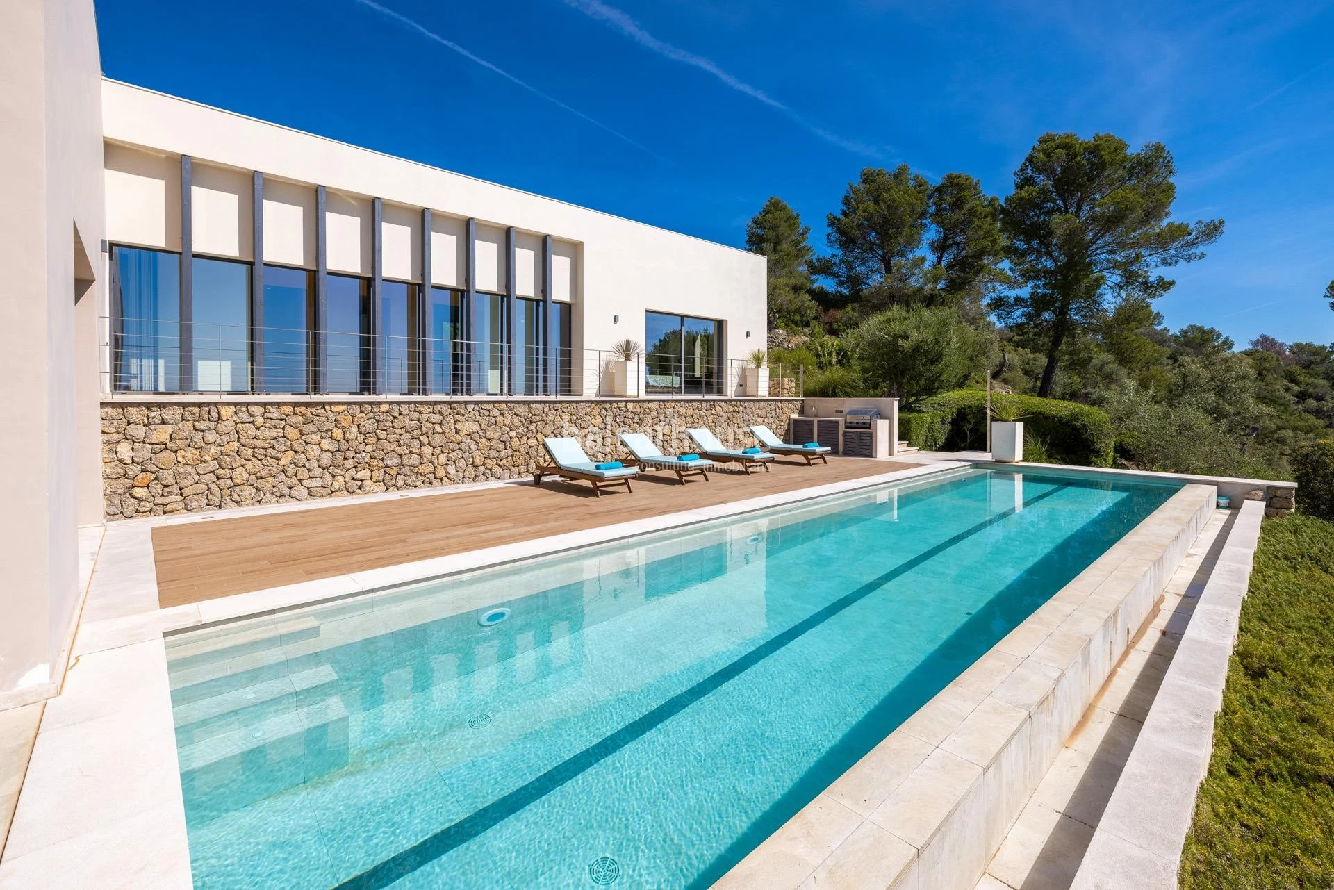 Arquitectura y paisaje en una finca excepcional con vistas abiertas a la Tramuntana