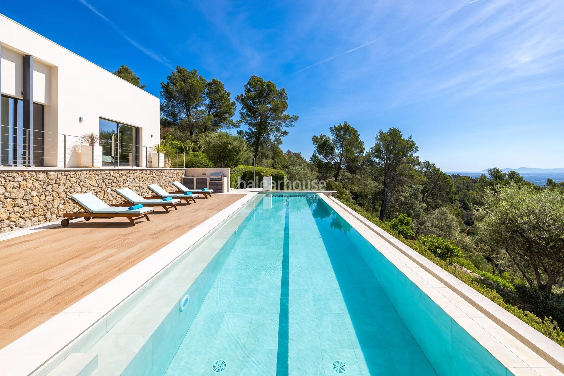 Arquitectura y paisaje en una finca excepcional con vistas abiertas a la Tramuntana
