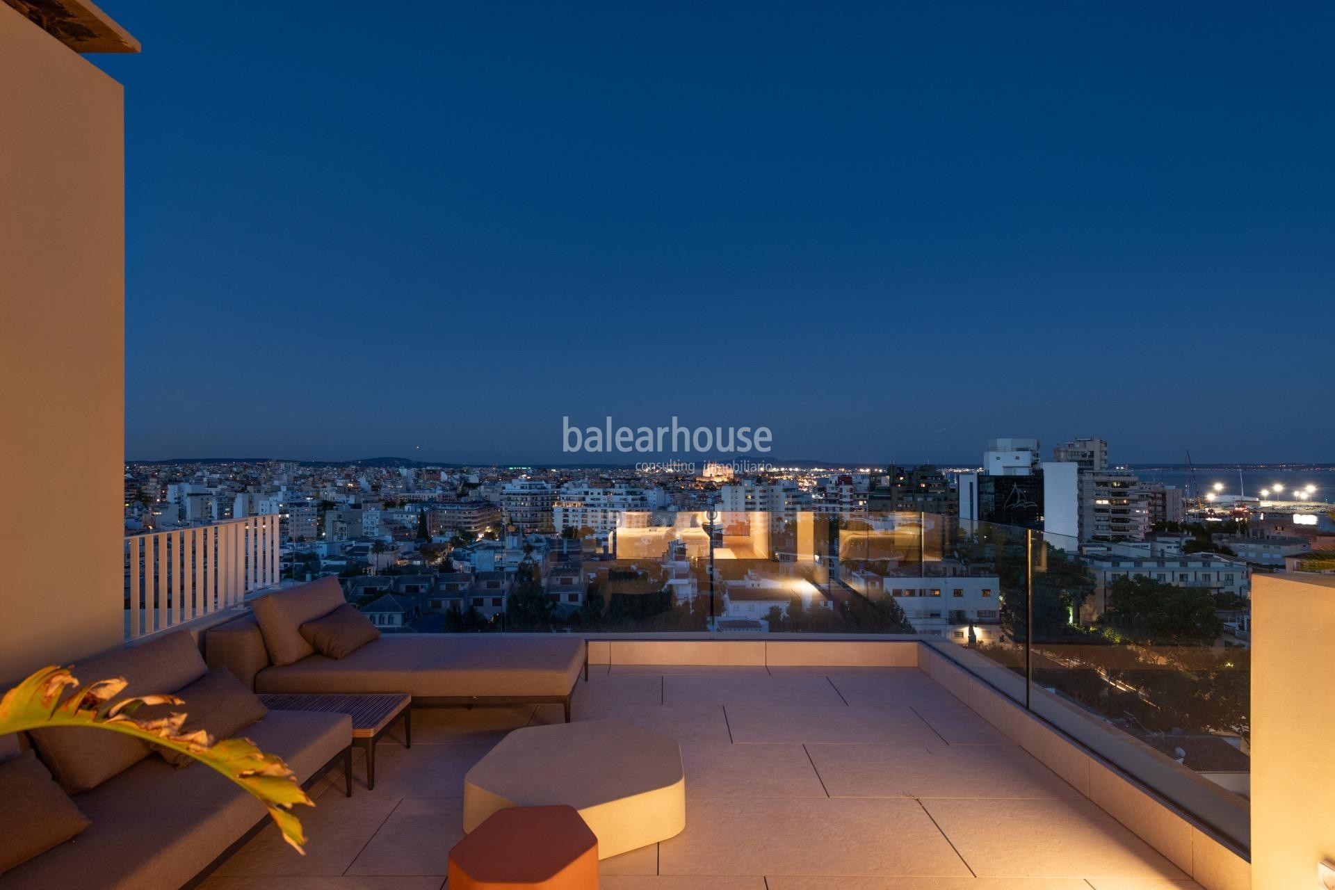 Exceptional penthouse with panoramic views over Palma and the Mediterranean