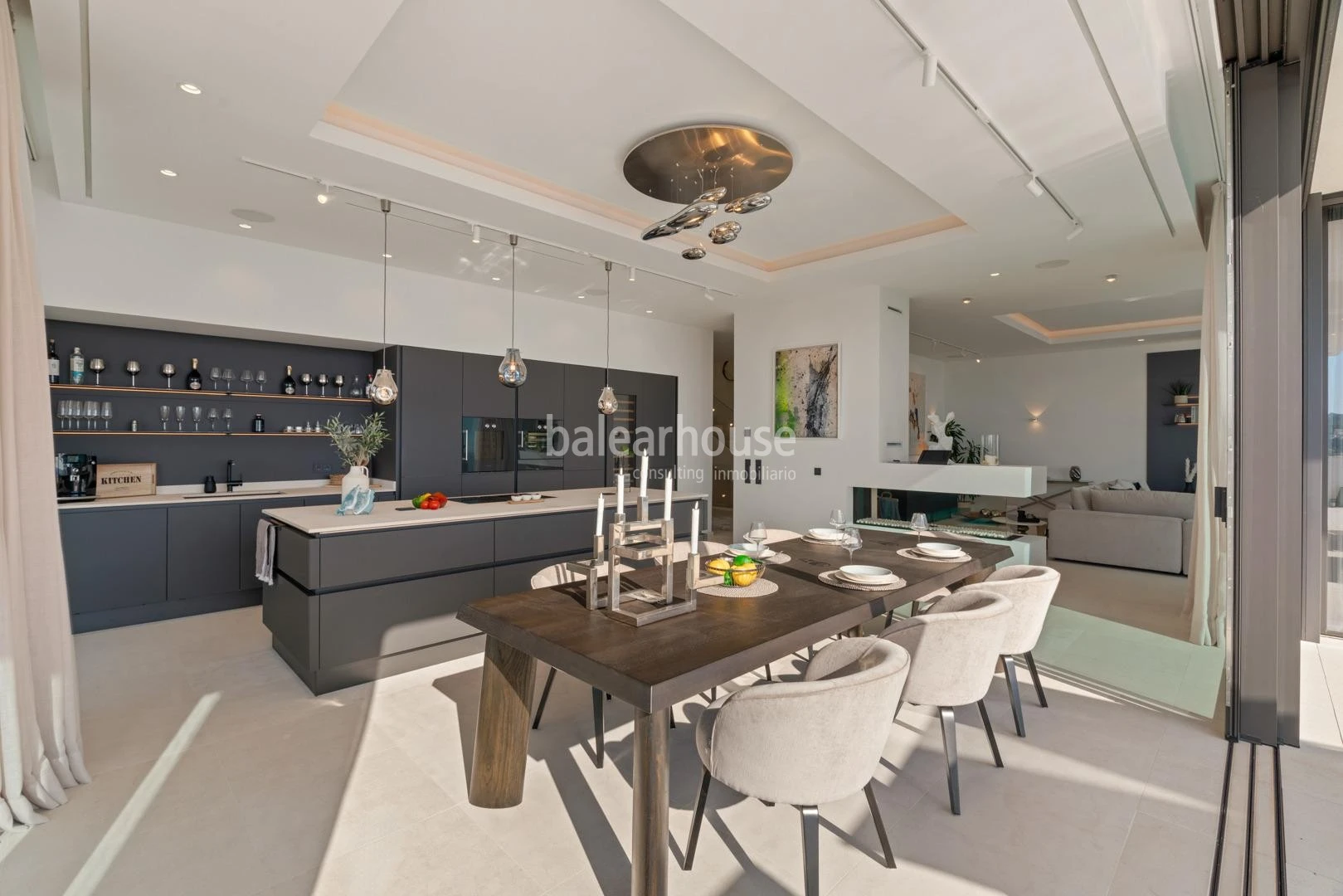 Exklusive Neubauvilla in Cala Llamp mit atemberaubenden Meeresblicken
