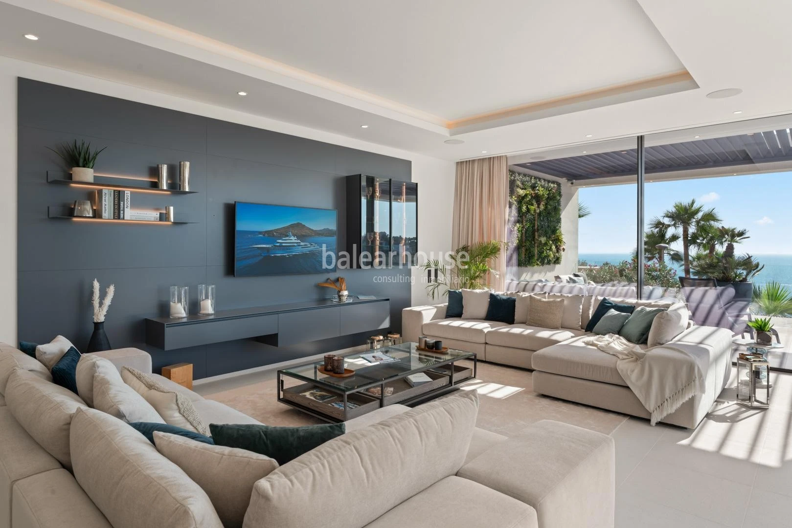 Exklusive Neubauvilla in Cala Llamp mit atemberaubenden Meeresblicken