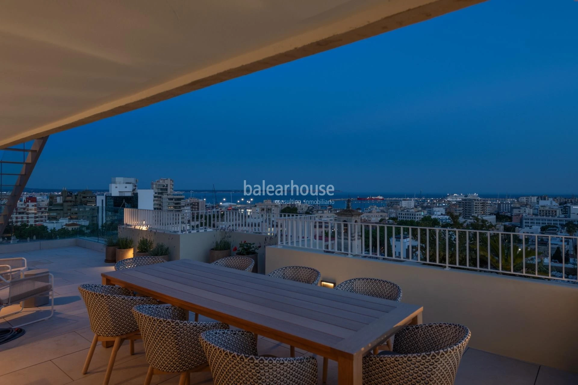 Exceptional penthouse with panoramic views over Palma and the Mediterranean