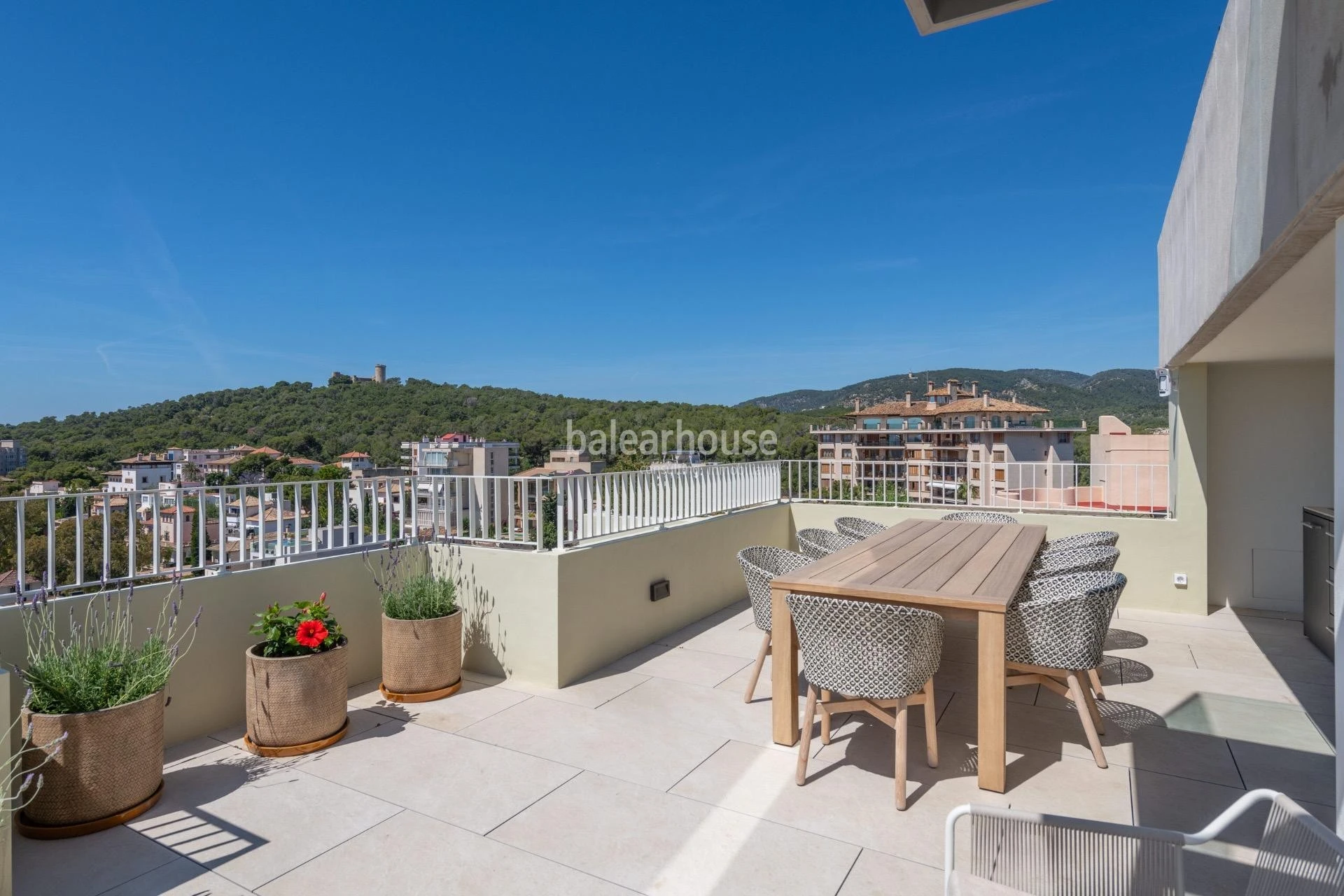 Exceptional penthouse with panoramic views over Palma and the Mediterranean